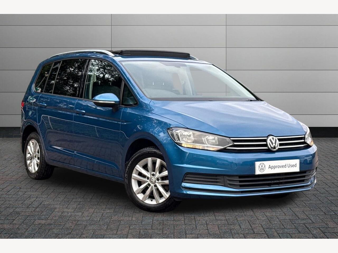 Main listing image - Volkswagen Touran
