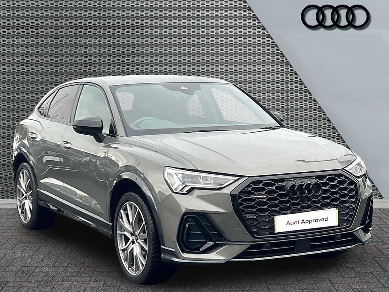 Main listing image - Audi Q3