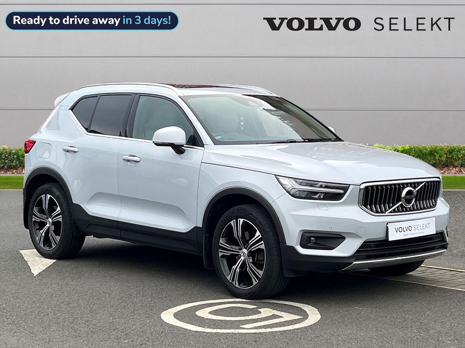 Main listing image - Volvo XC40