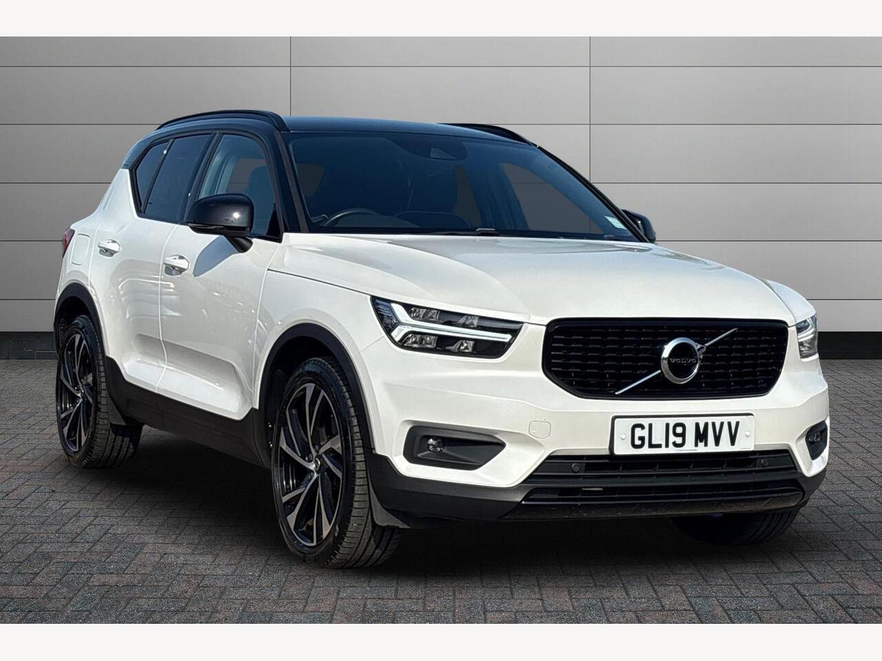 Main listing image - Volvo XC40