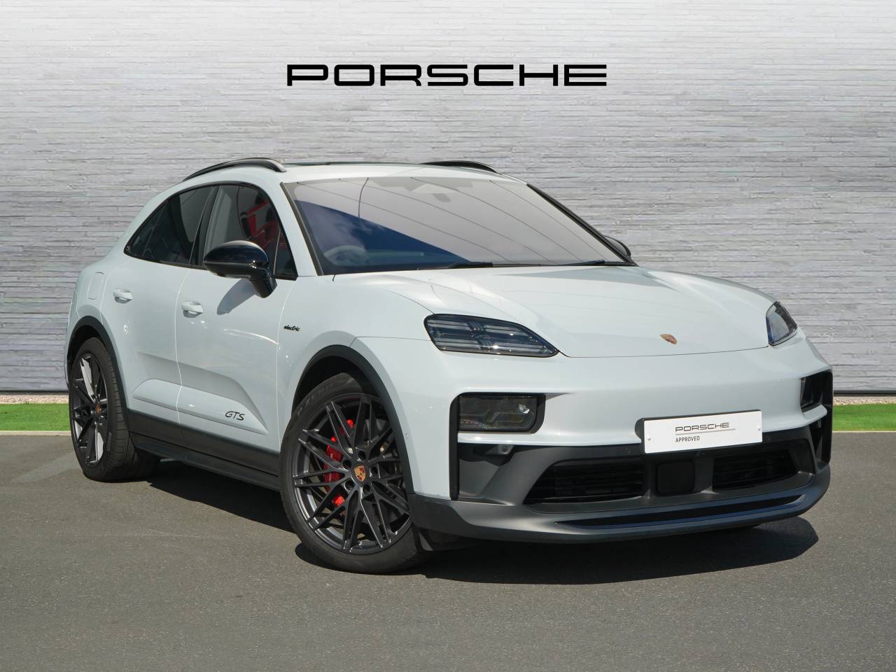 Main listing image - Porsche Macan