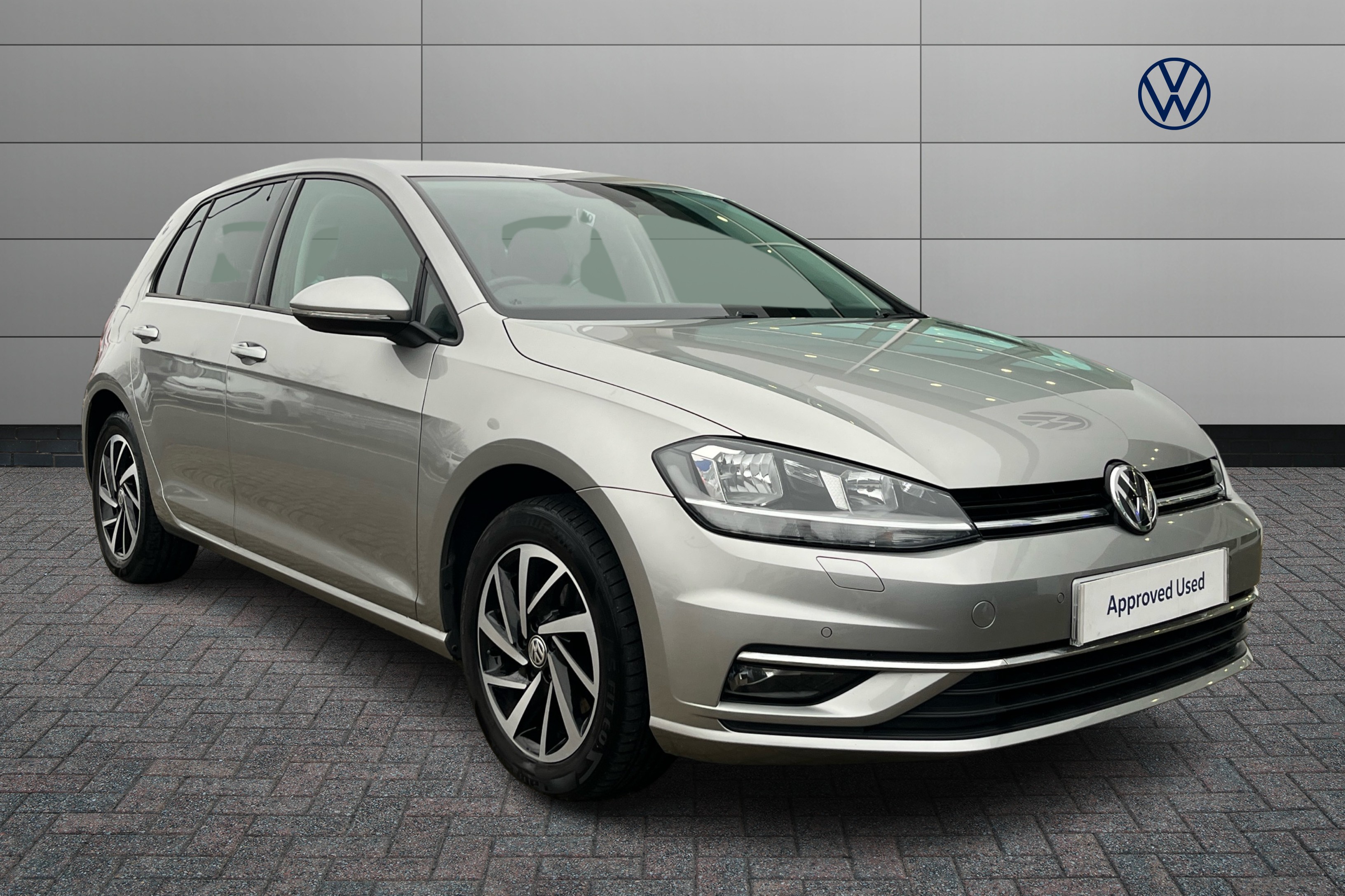 Main listing image - Volkswagen Golf