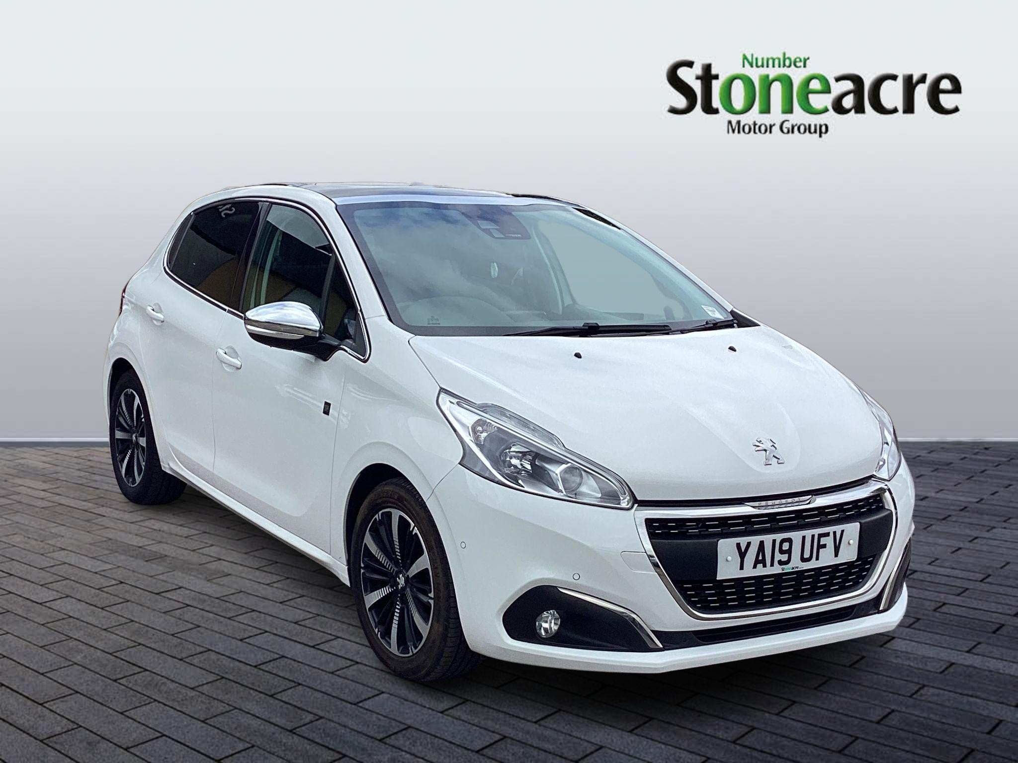 Main listing image - Peugeot 208