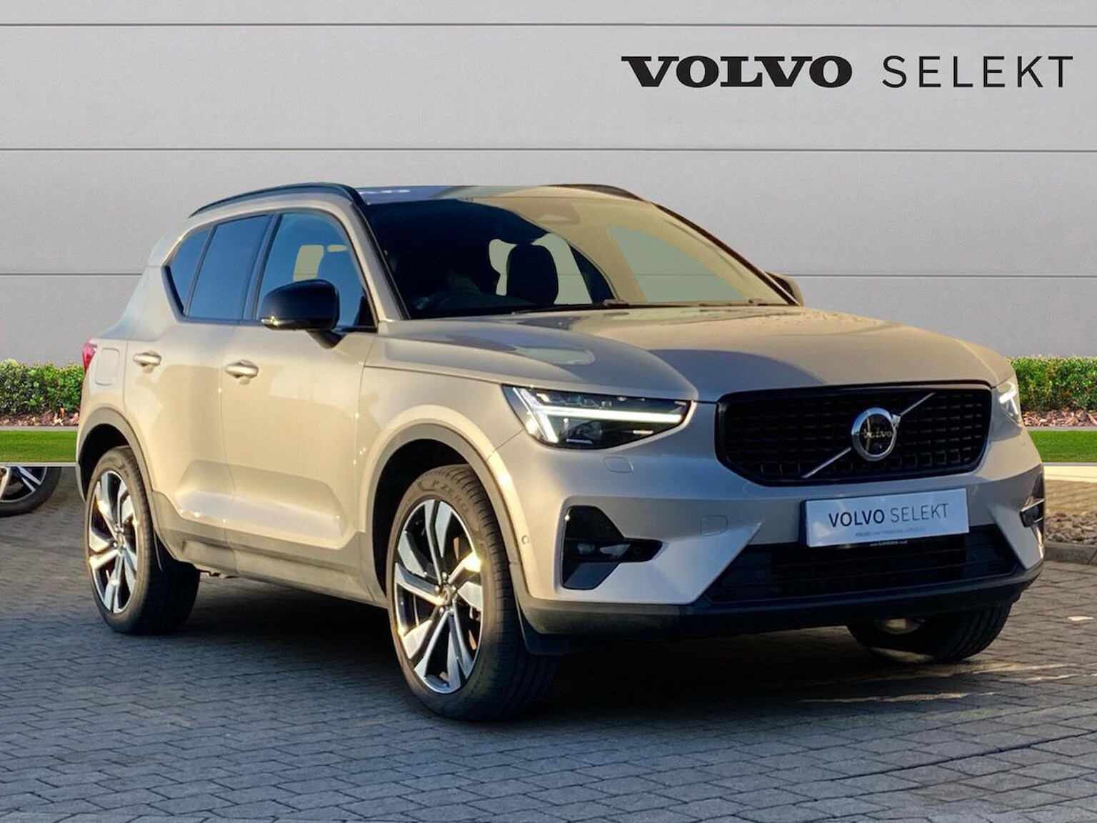 Main listing image - Volvo XC40