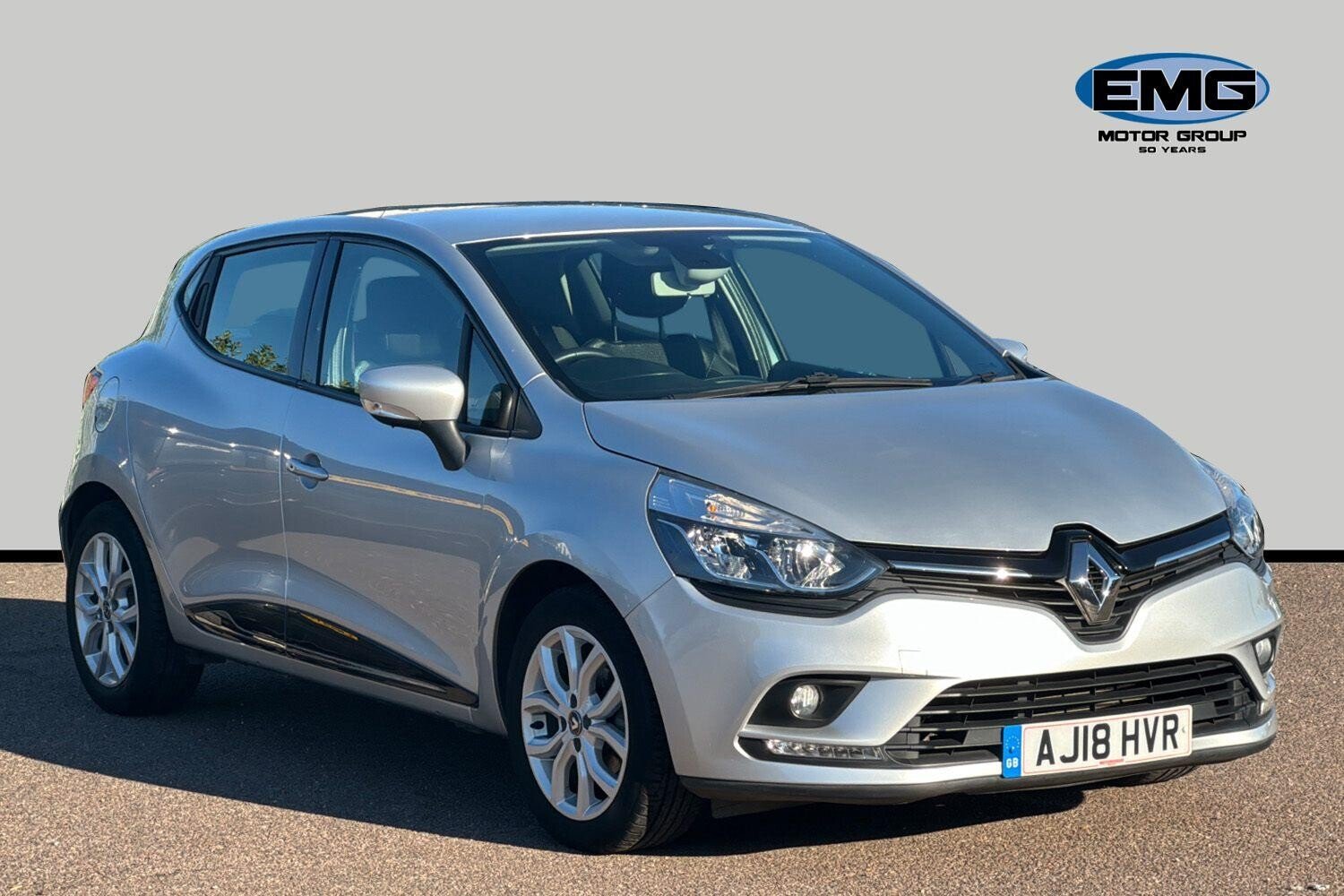 Main listing image - Renault Clio