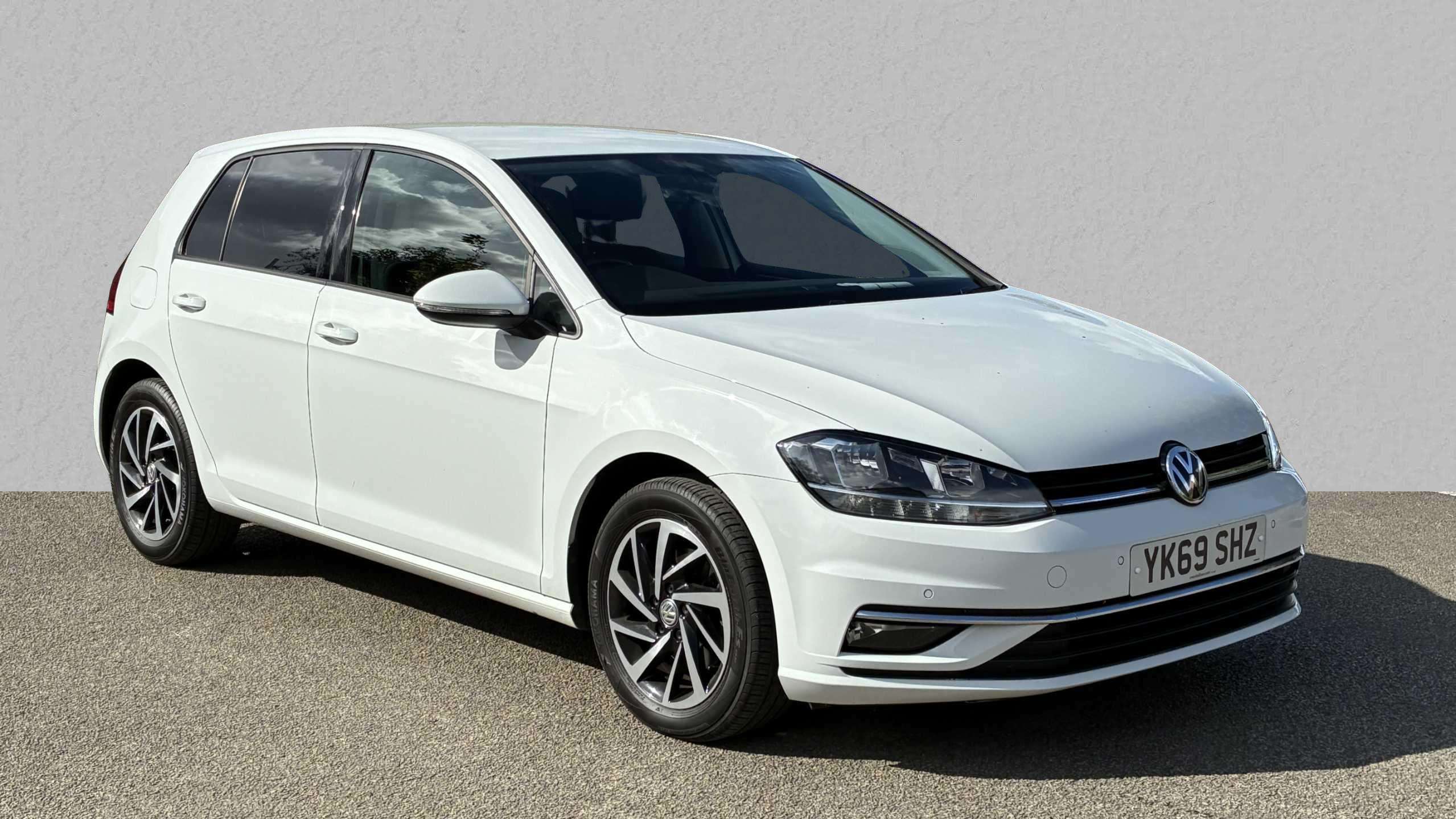 Main listing image - Volkswagen Golf