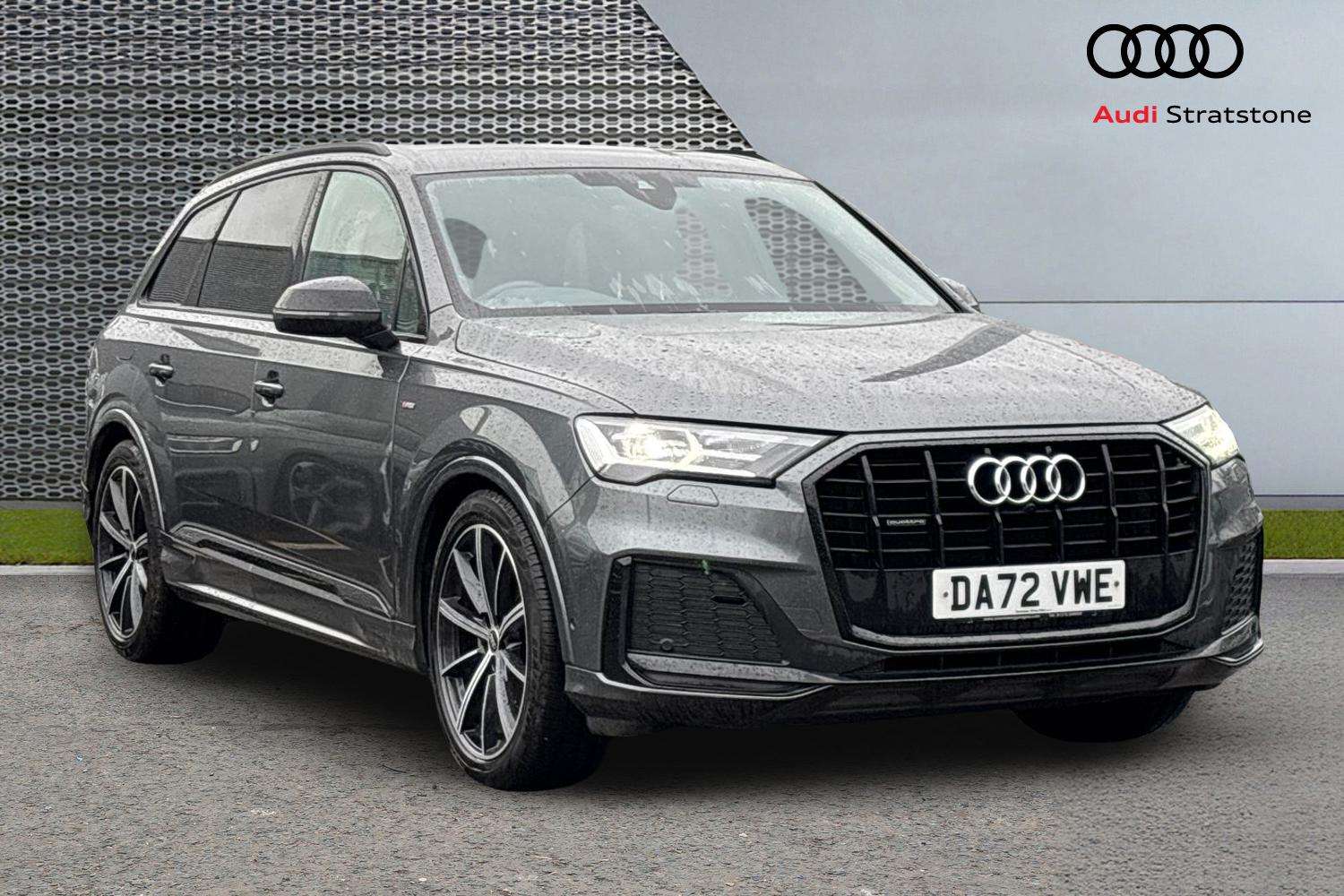 Main listing image - Audi Q7