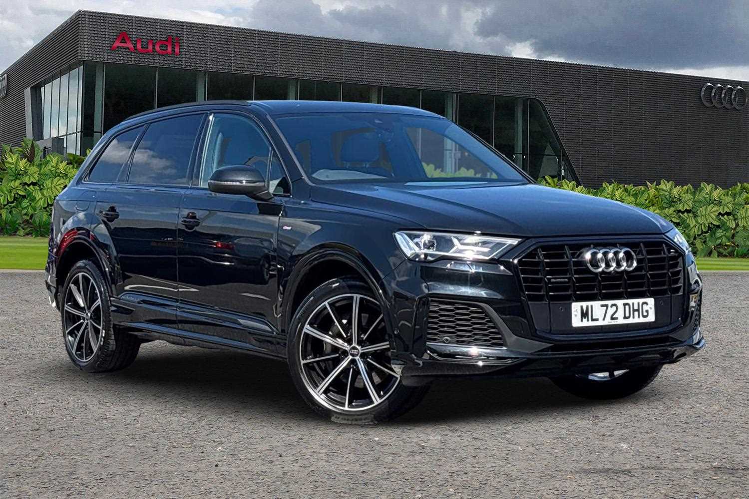 Main listing image - Audi Q7