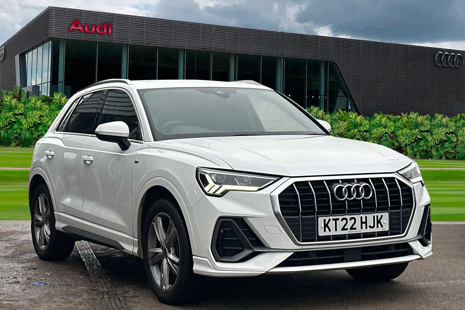 Main listing image - Audi Q3