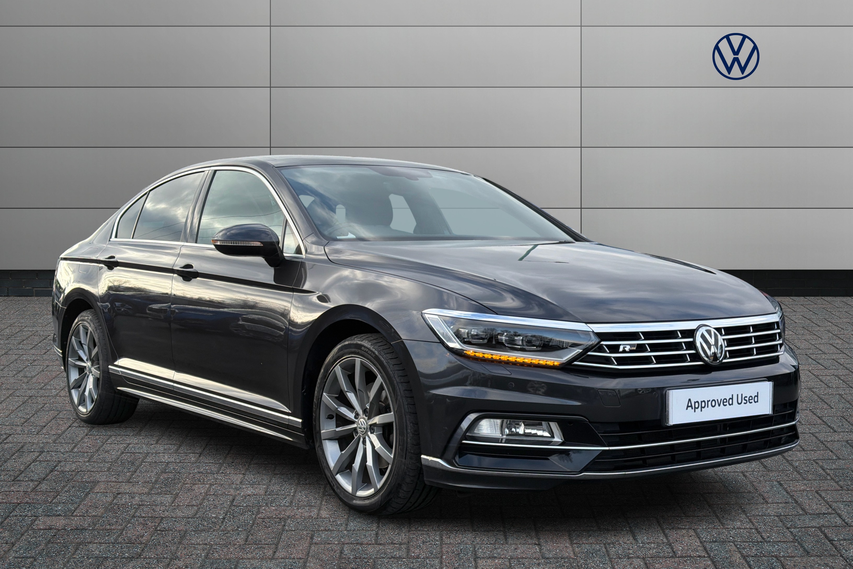 Main listing image - Volkswagen Passat