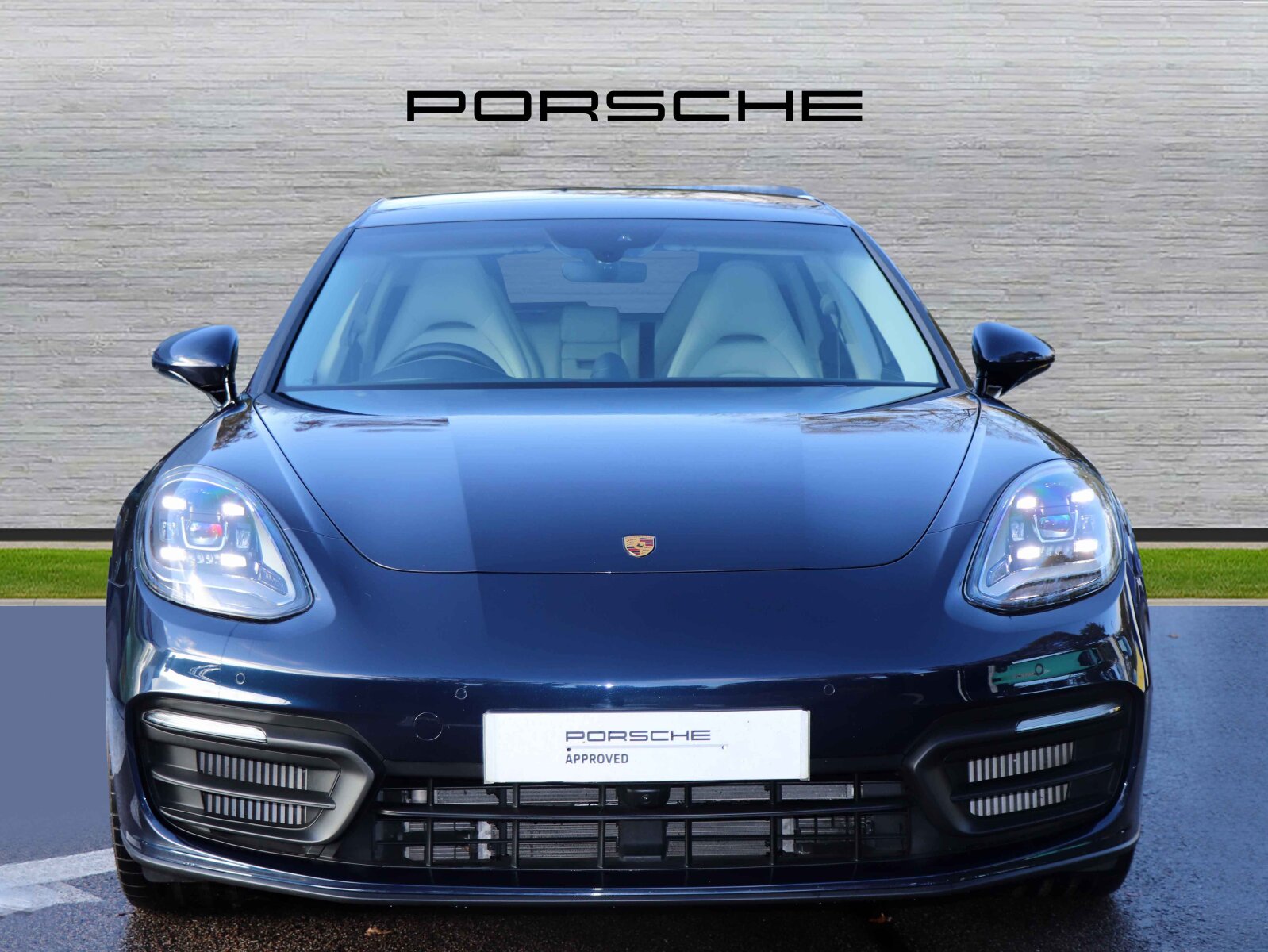 Main listing image - Porsche Panamera Sport Turismo