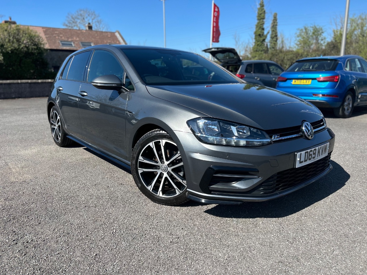 Main listing image - Volkswagen Golf