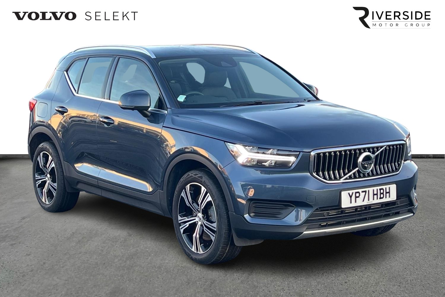 Main listing image - Volvo XC40 Recharge