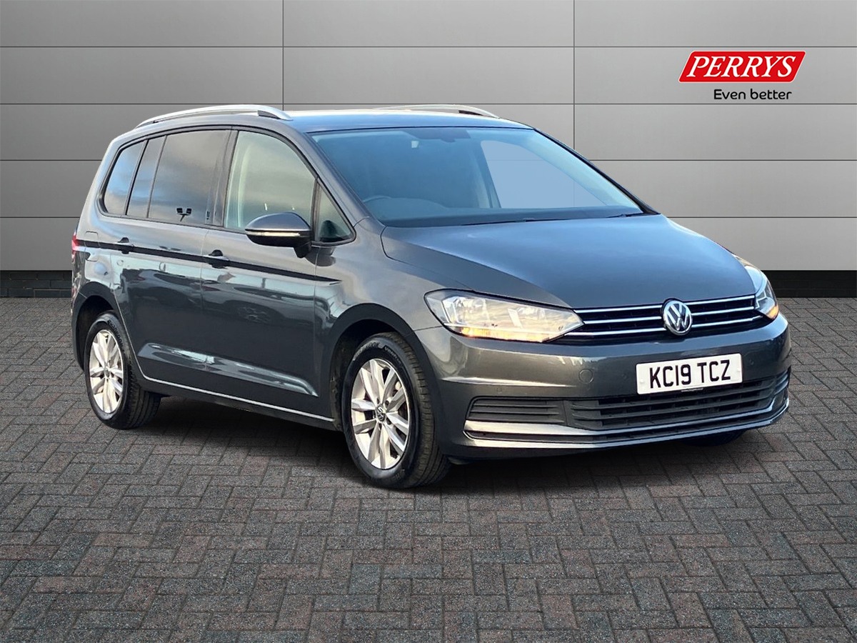 Main listing image - Volkswagen Touran