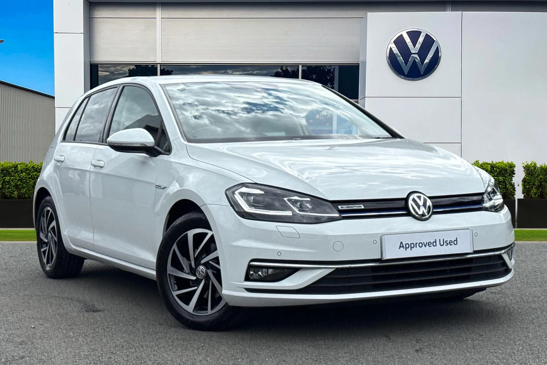 Main listing image - Volkswagen Golf