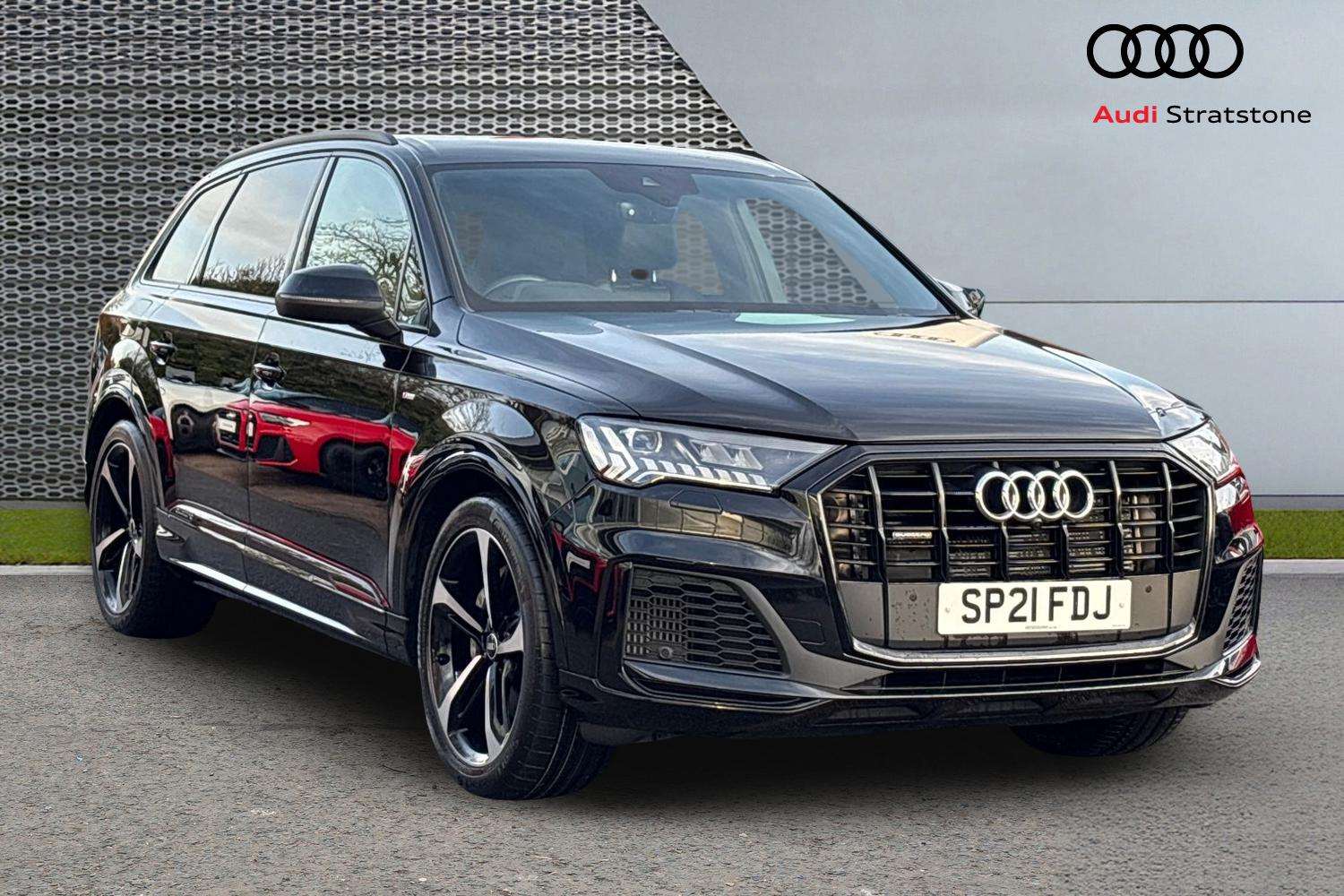 Main listing image - Audi Q7