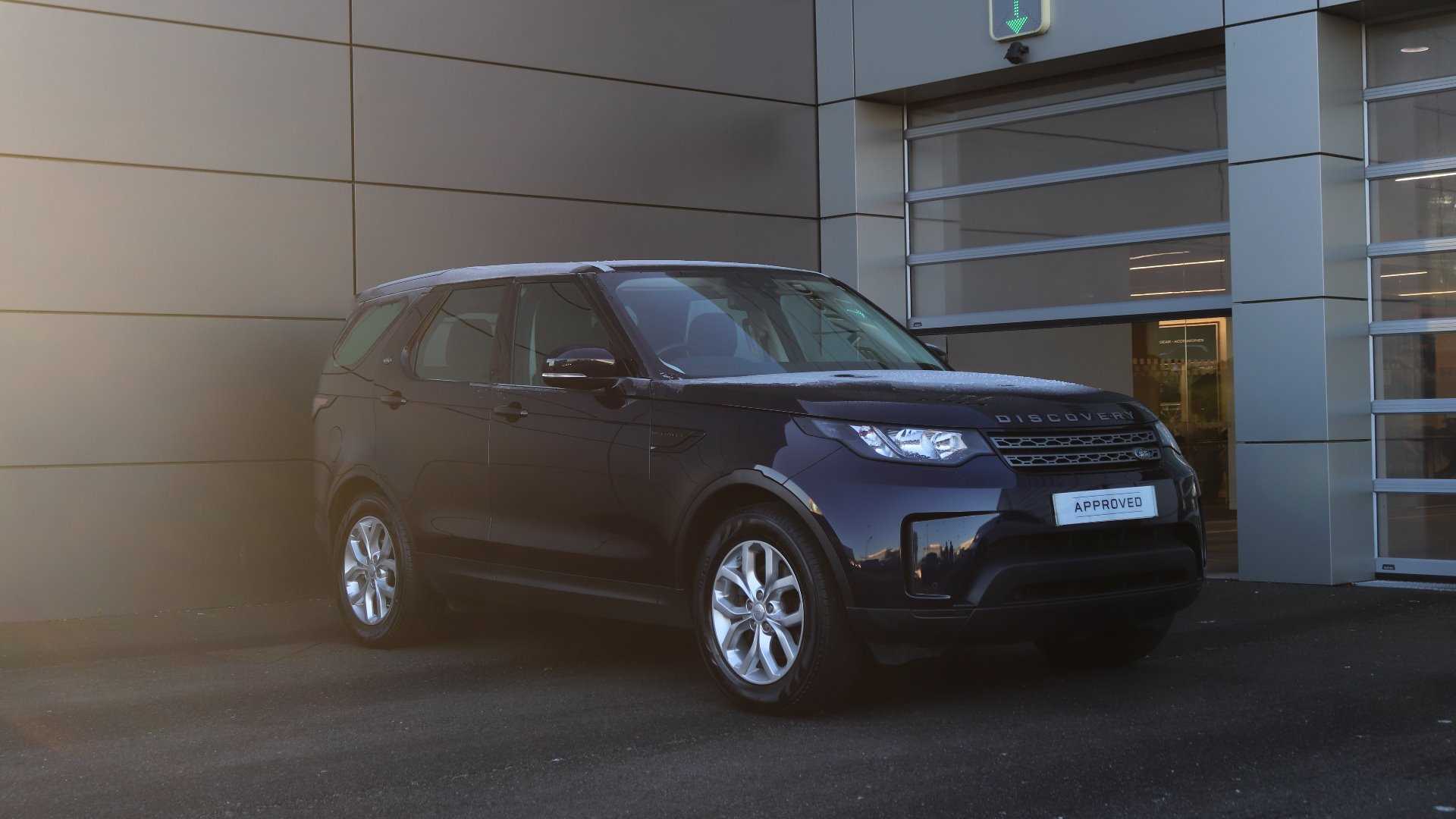 Main listing image - Land Rover Discovery