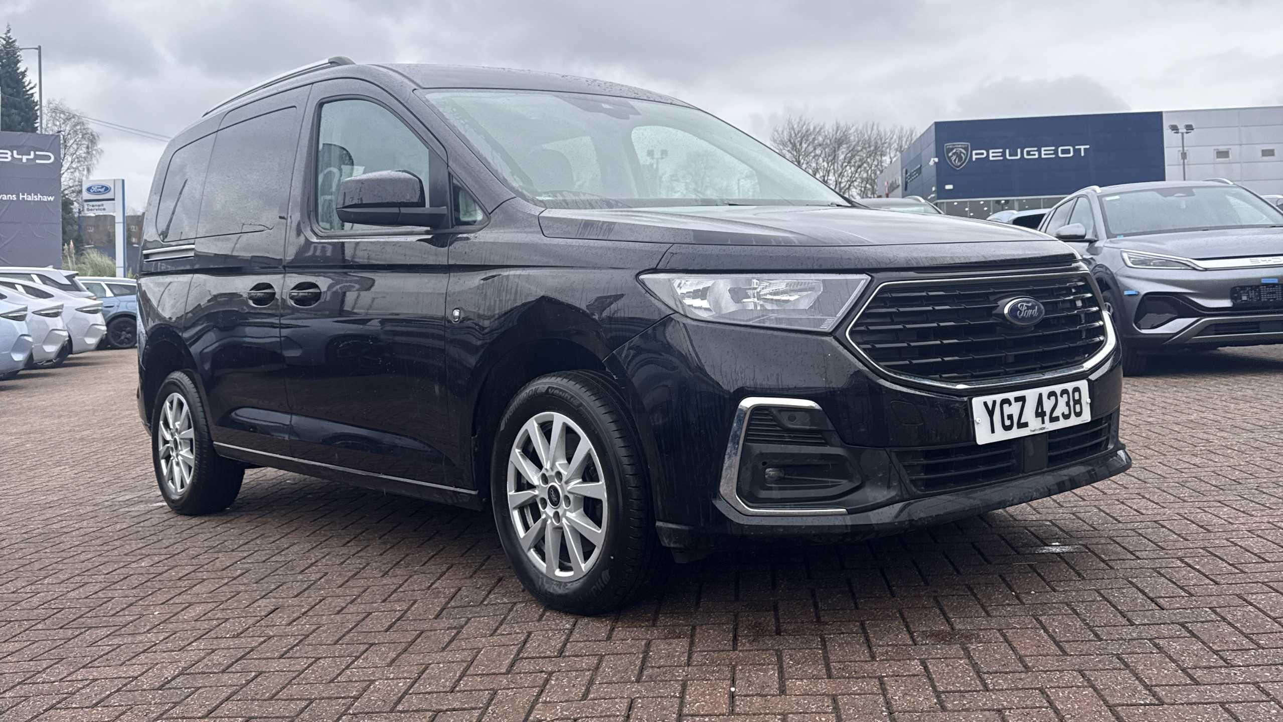 Main listing image - Ford Tourneo Connect