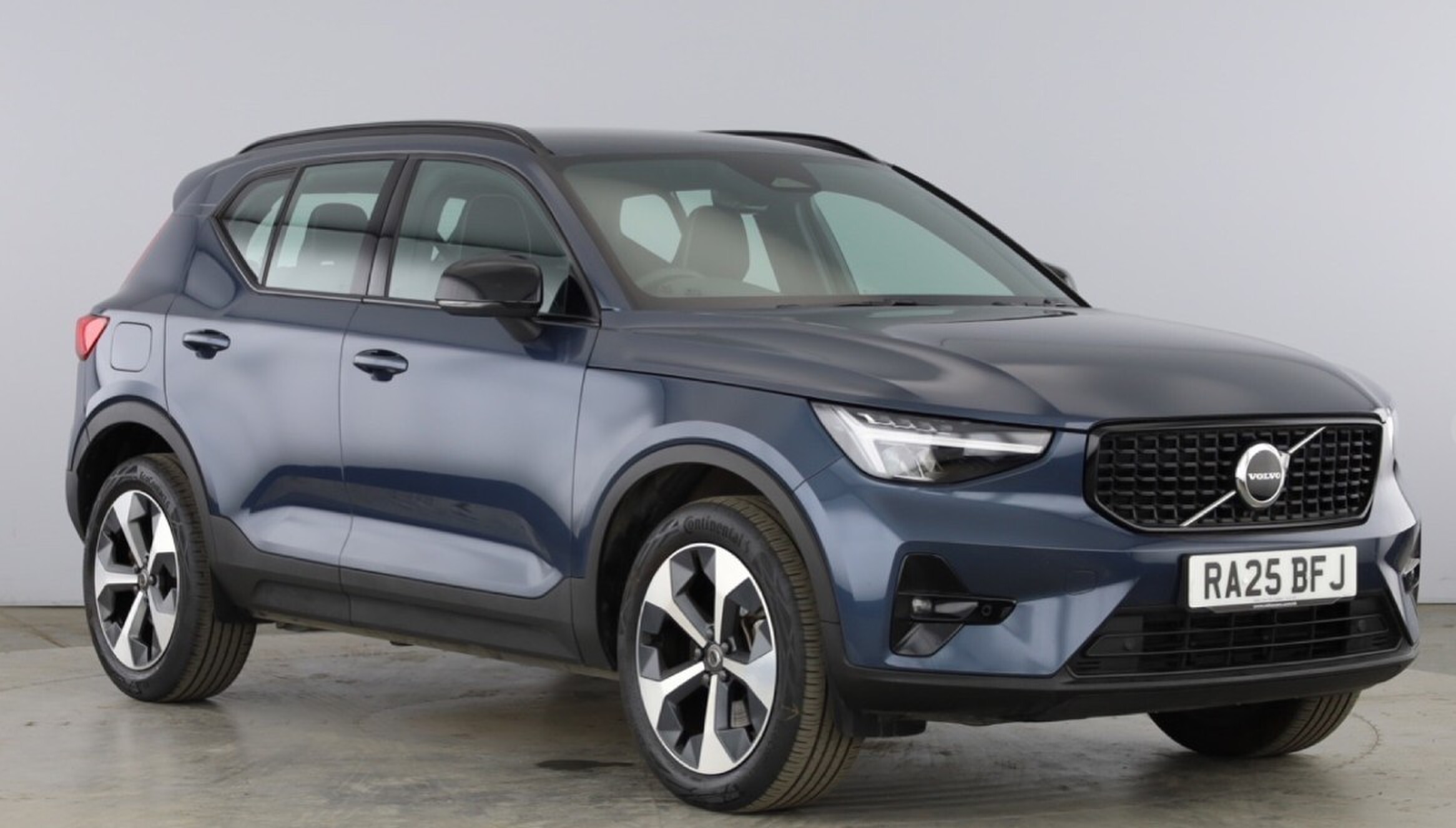 Main listing image - Volvo XC40