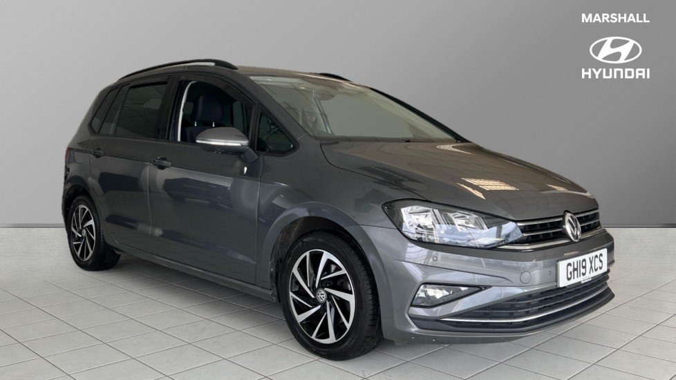 Main listing image - Volkswagen Golf SV