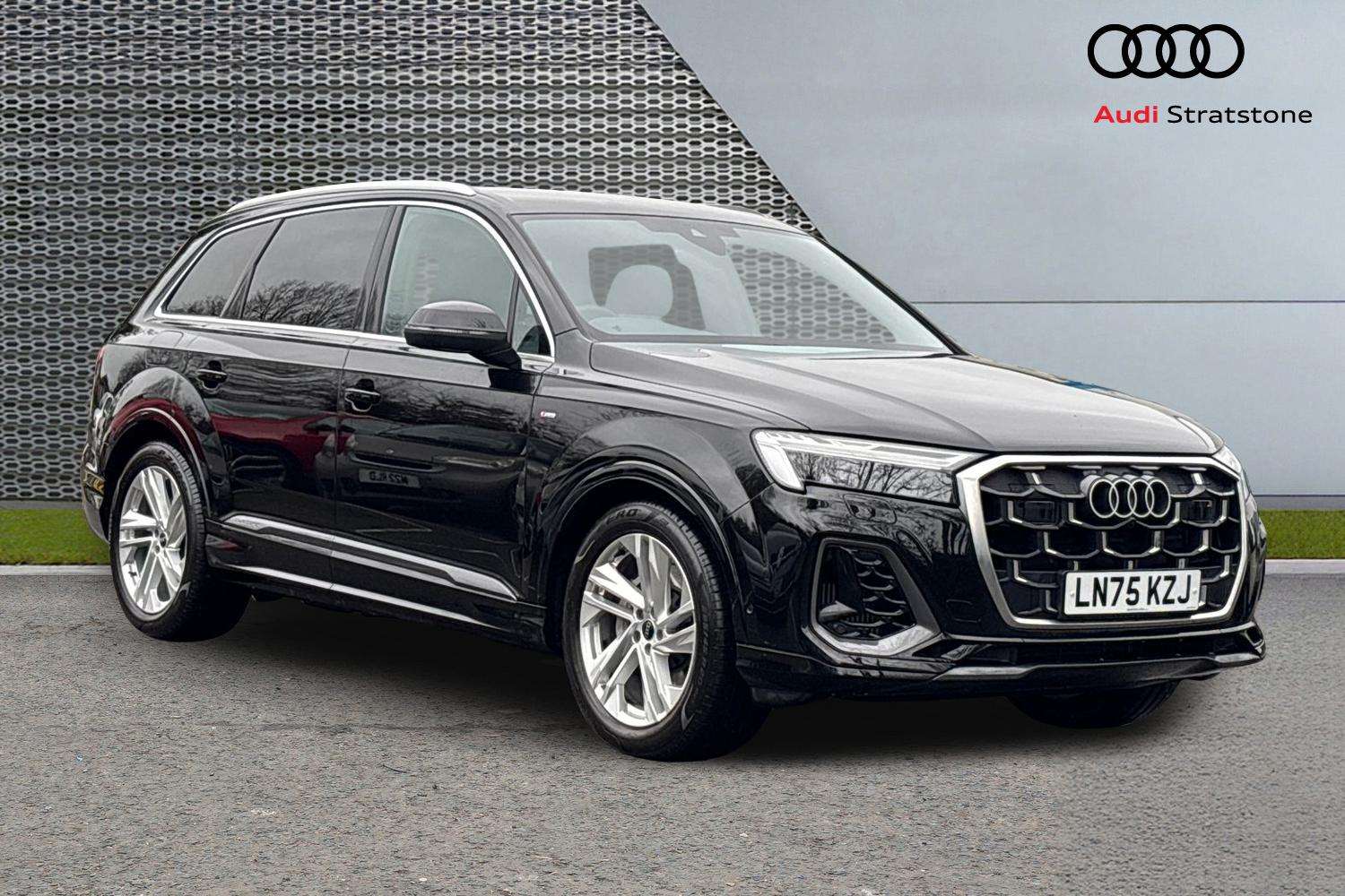 Main listing image - Audi Q7