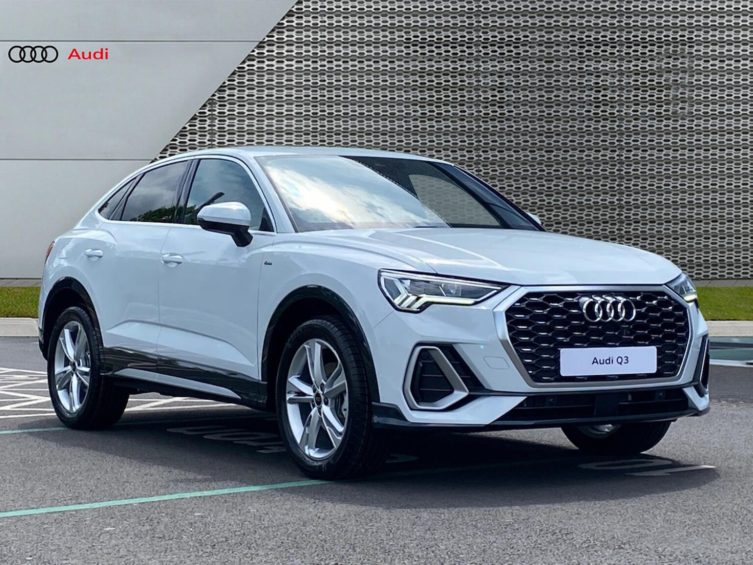 Main listing image - Audi Q3