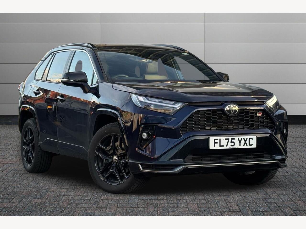 Main listing image - Toyota RAV4