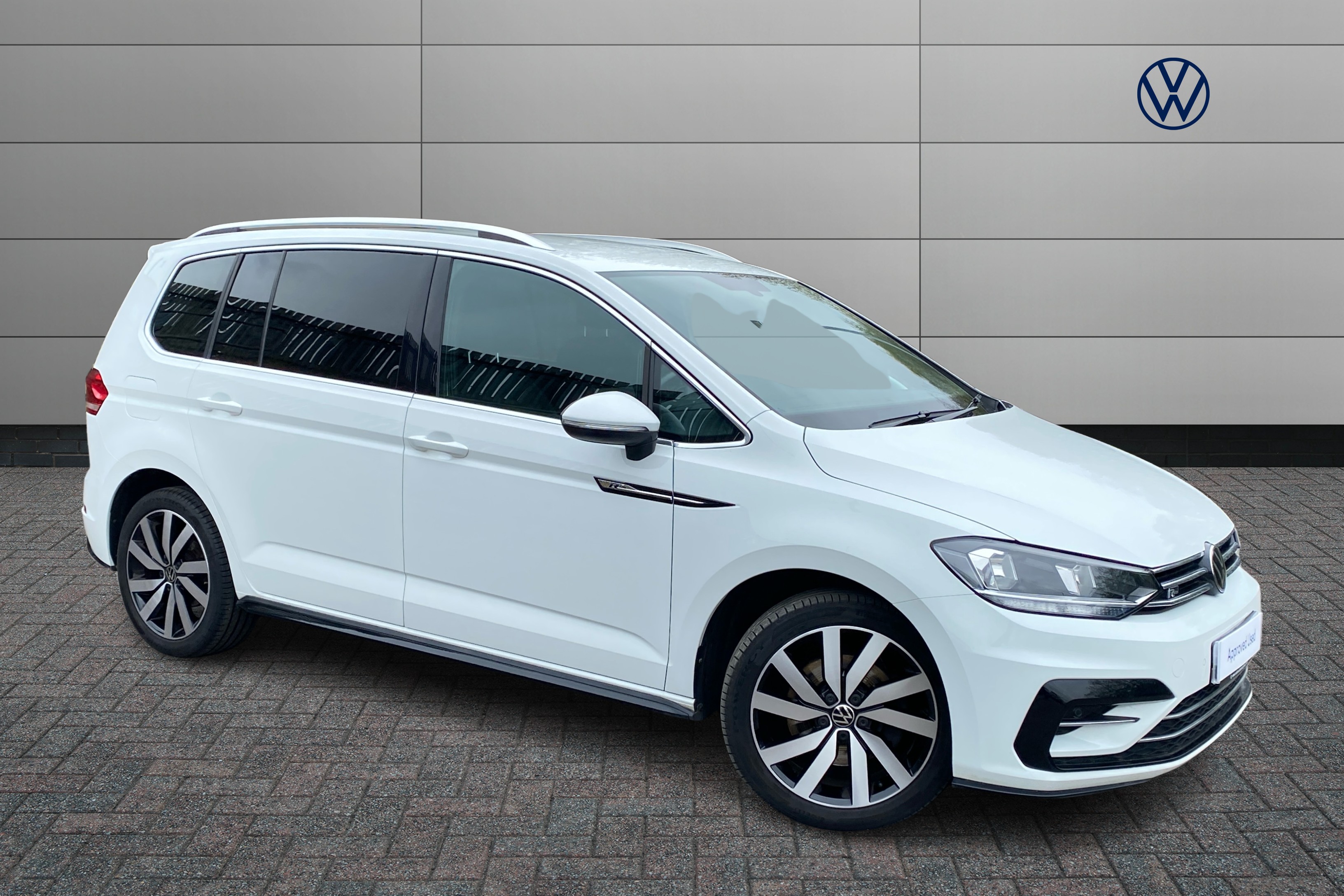 Main listing image - Volkswagen Touran