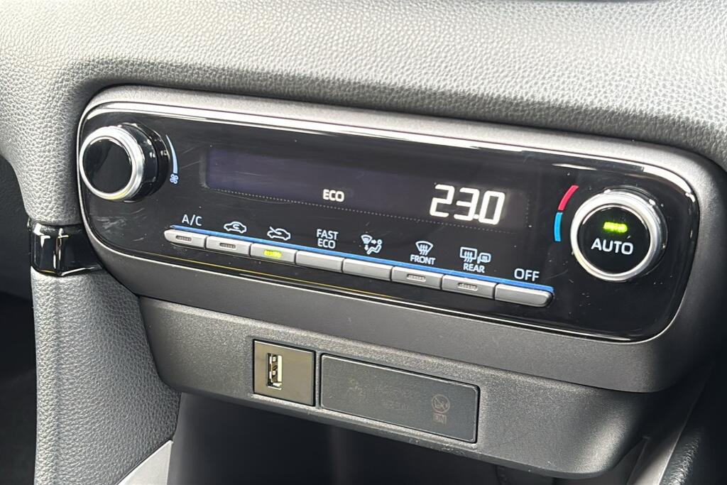 Main listing image - Toyota Yaris