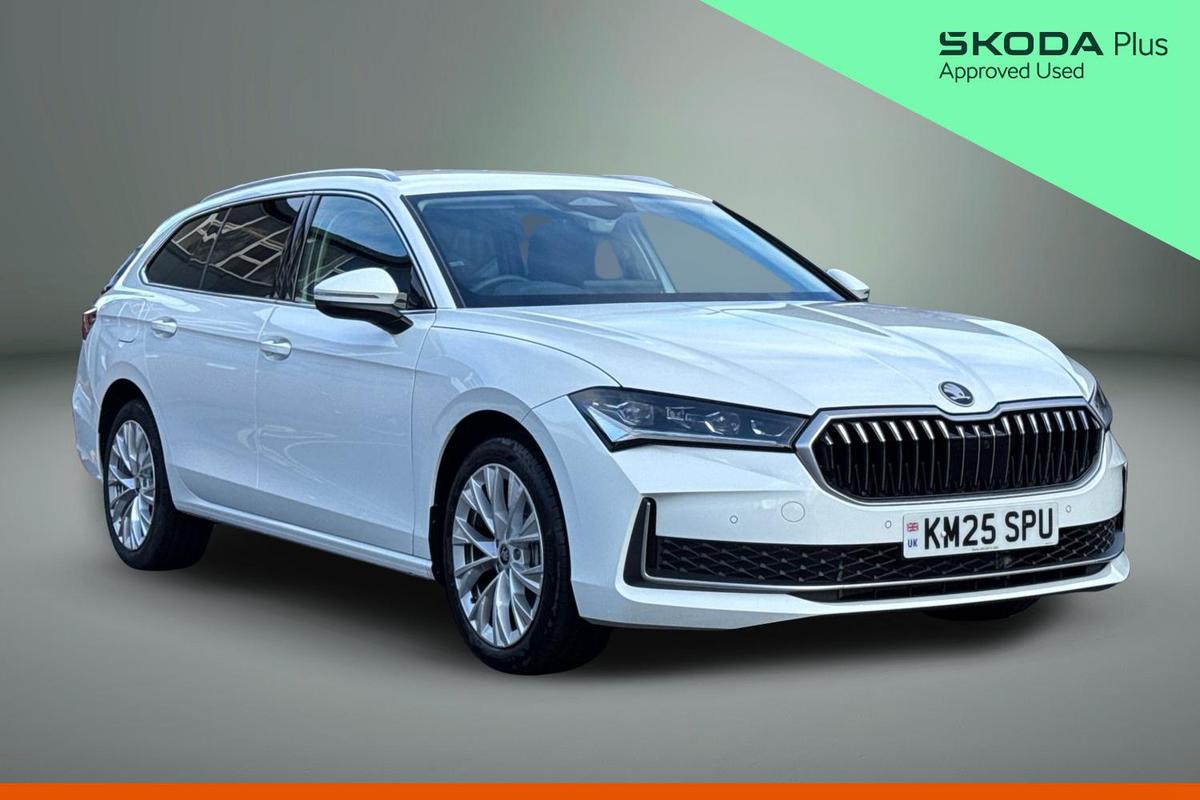 Main listing image - Skoda Superb Estate