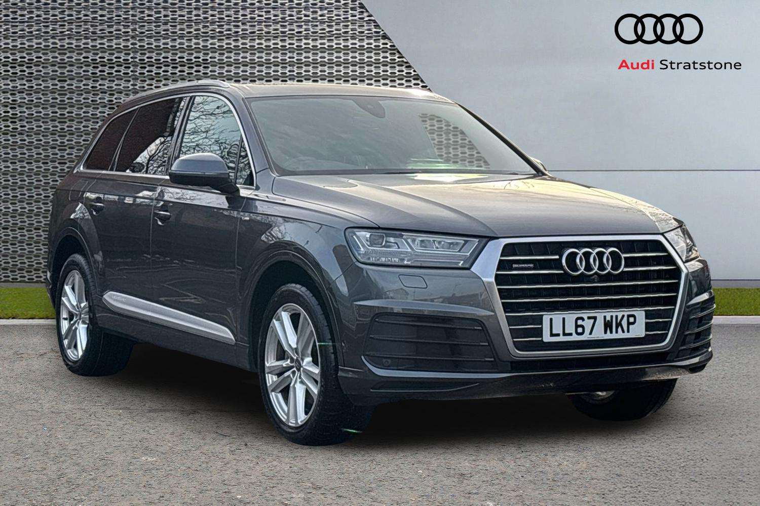 Main listing image - Audi Q7