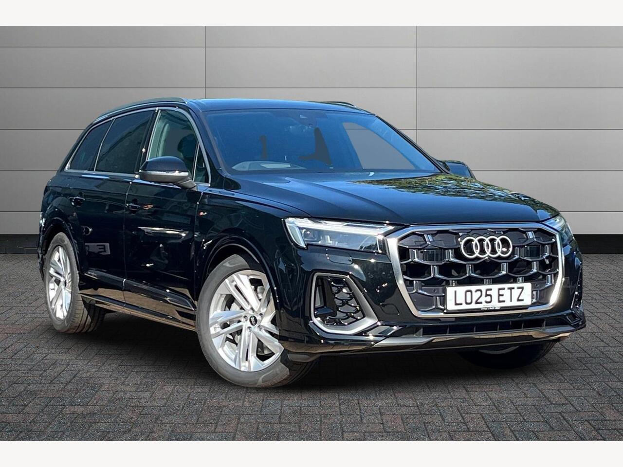 Main listing image - Audi Q7