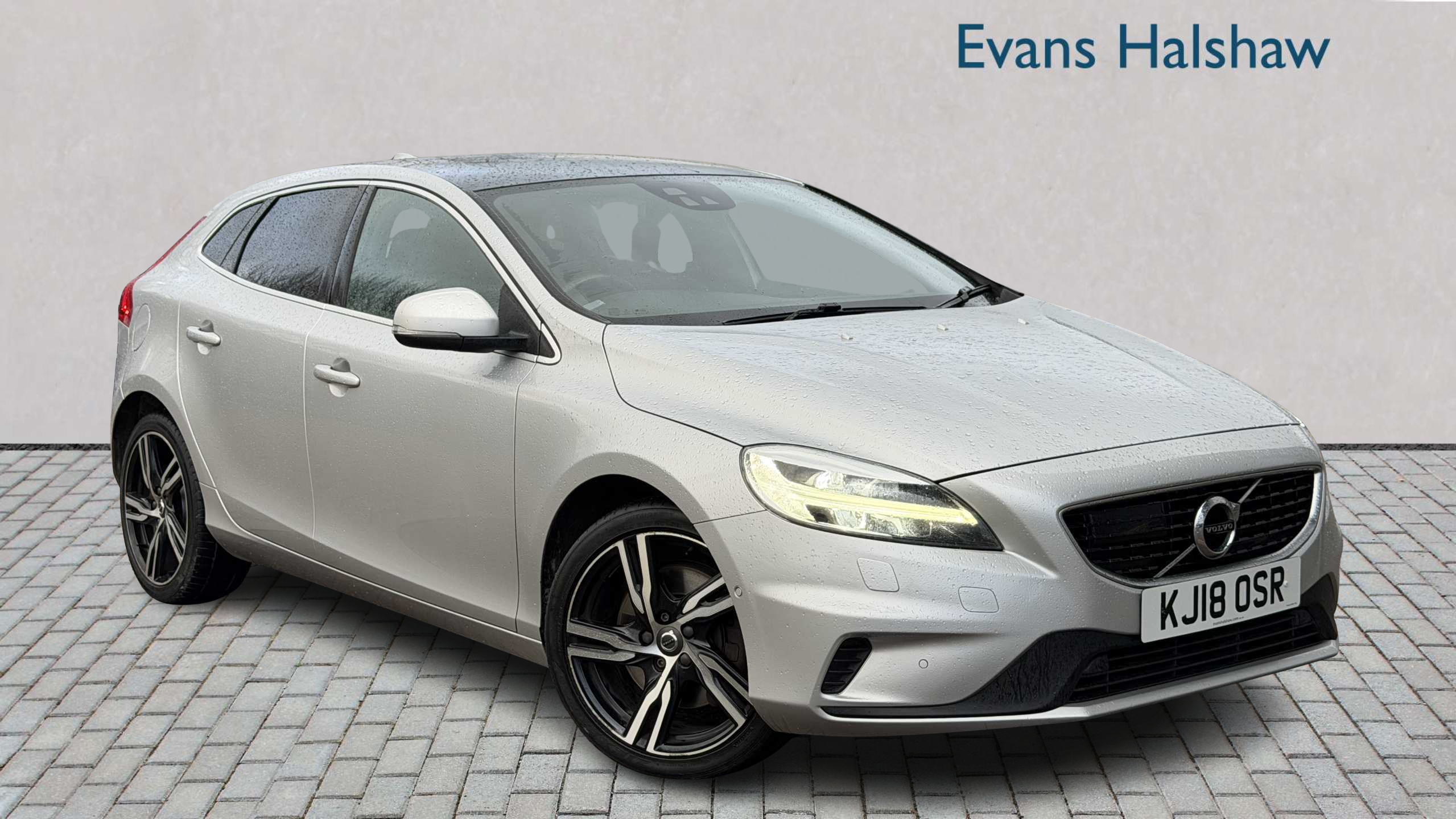 Main listing image - Volvo V40