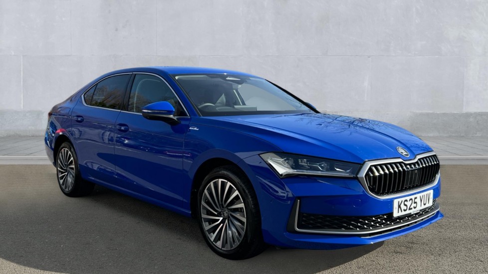 Main listing image - Skoda Superb