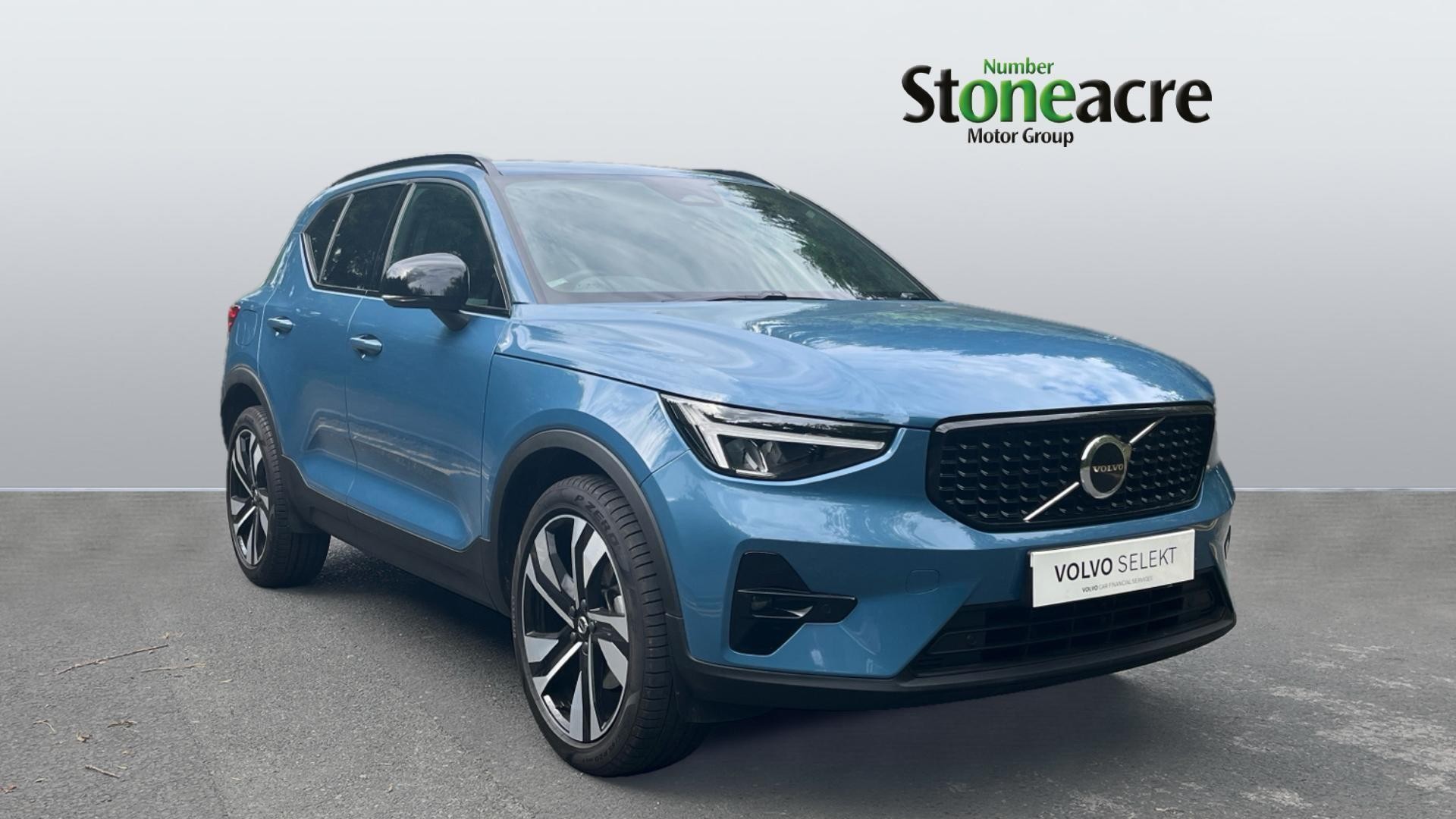 Main listing image - Volvo XC40