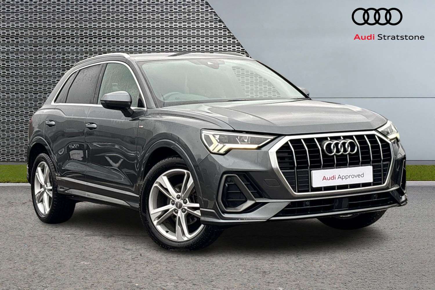 Main listing image - Audi Q3