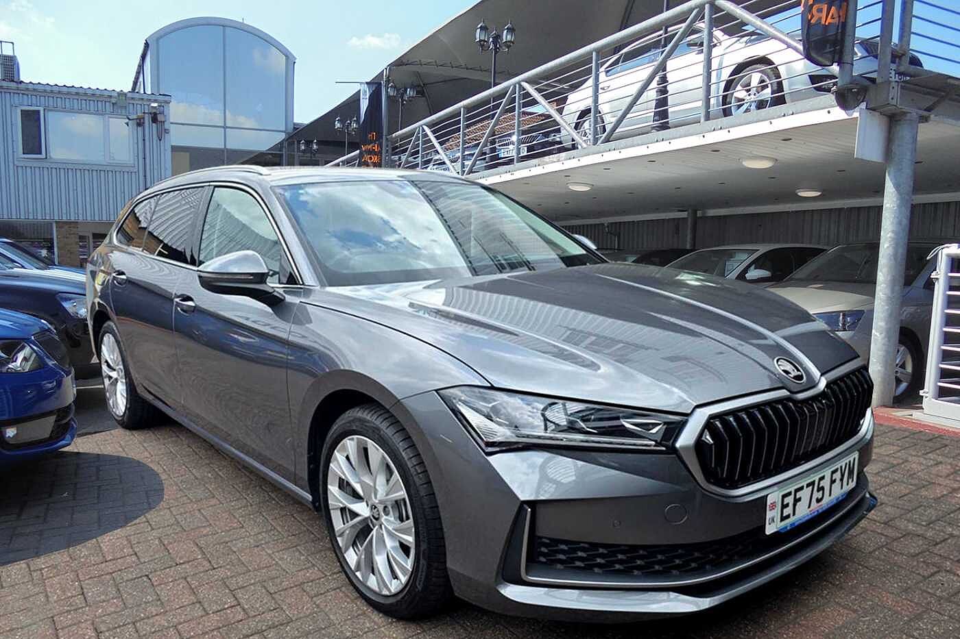 Main listing image - Skoda Superb