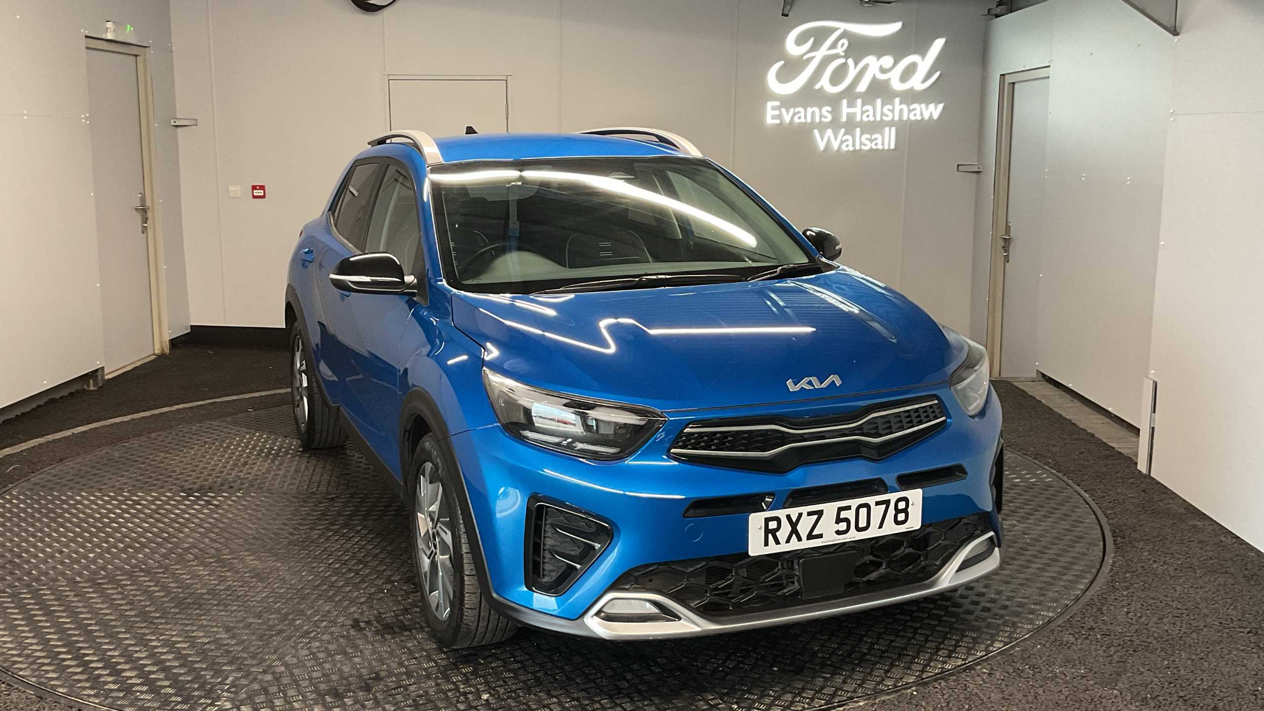 Main listing image - Kia Stonic
