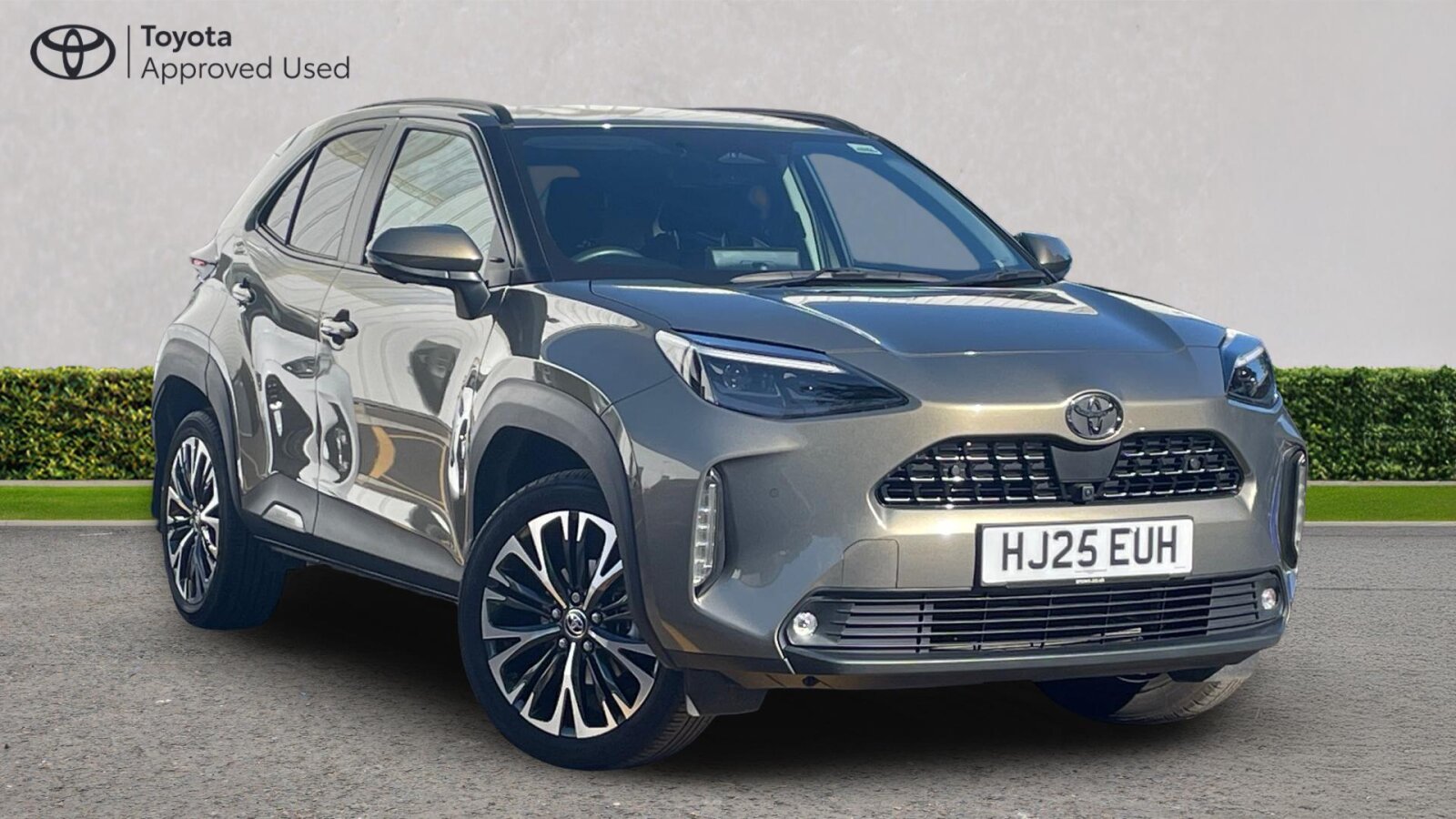 Main listing image - Toyota Yaris Cross