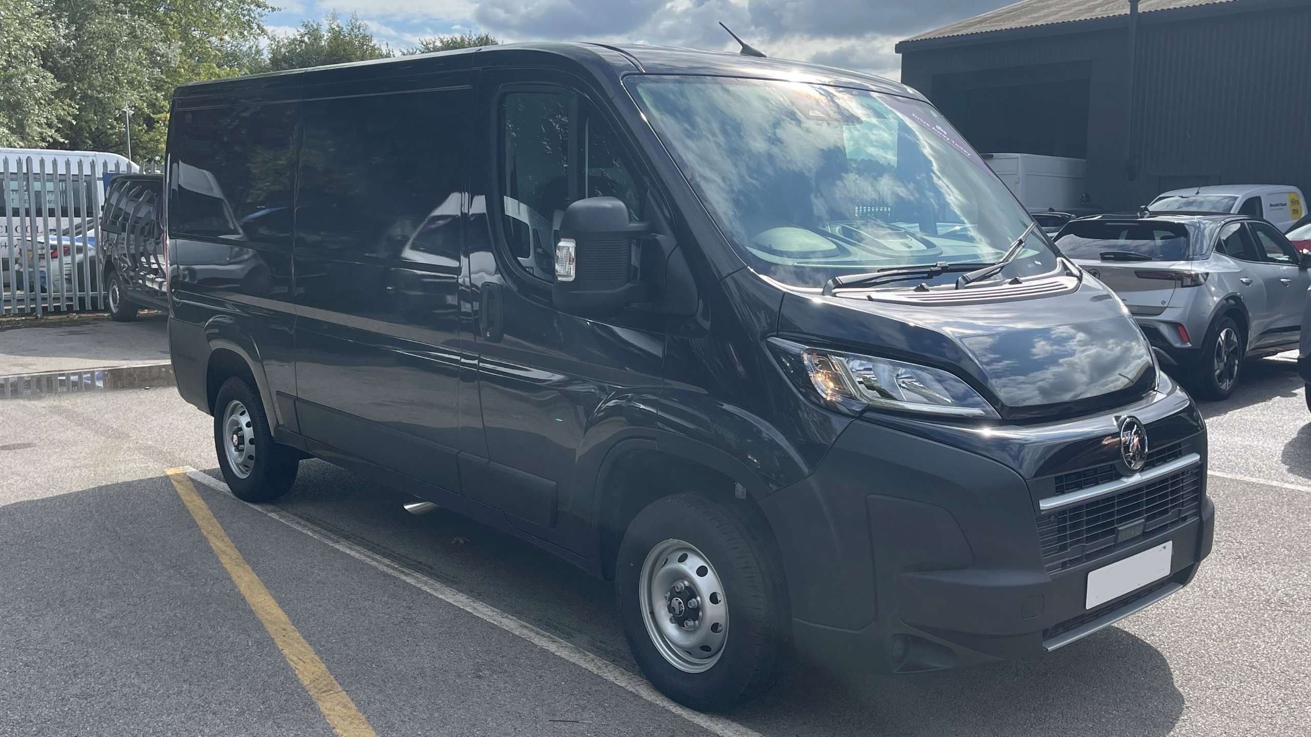 Main listing image - Vauxhall Movano