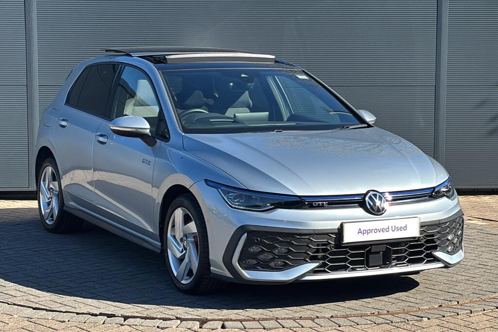 Main listing image - Volkswagen Golf GTE