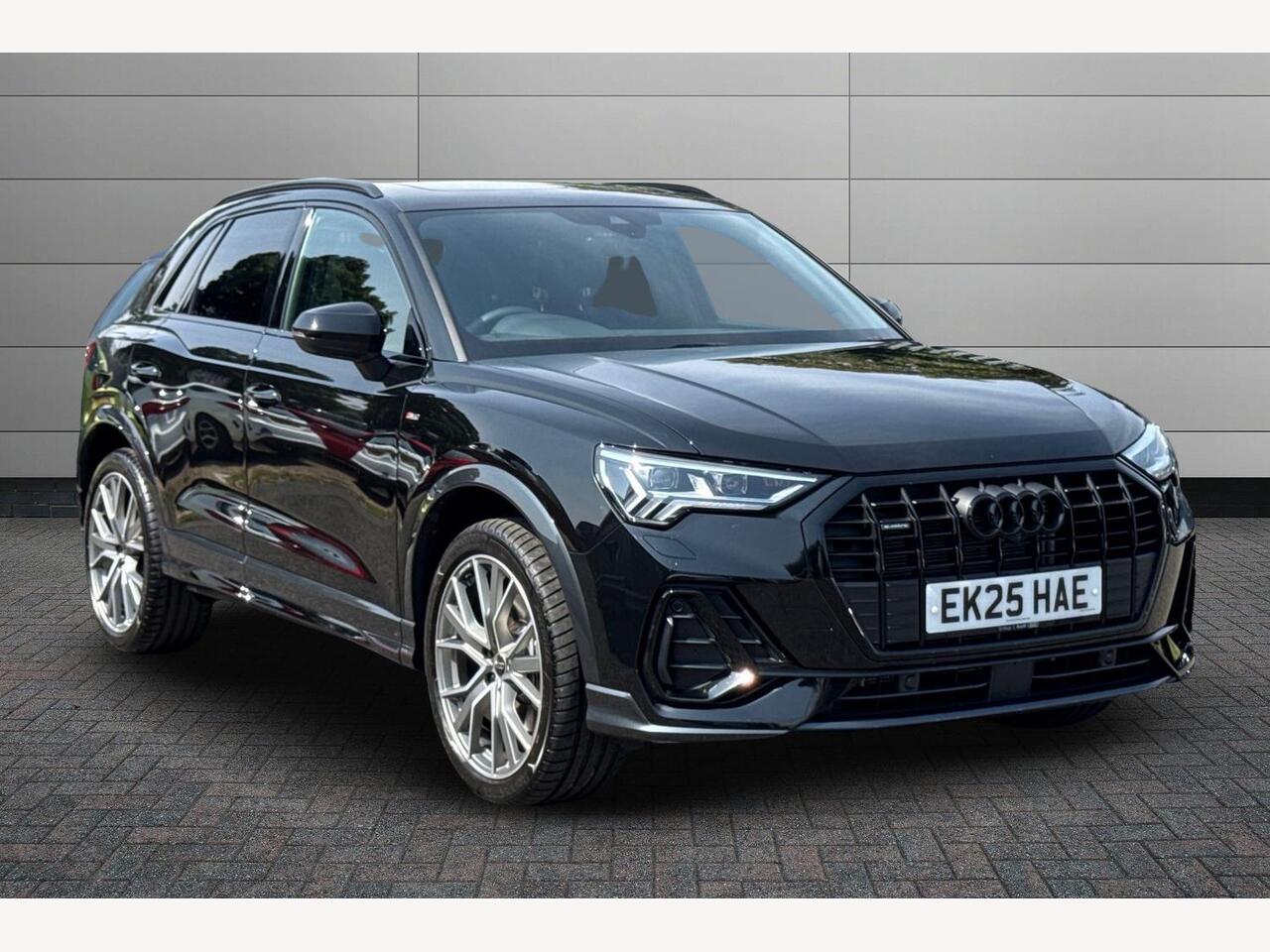 Main listing image - Audi Q3