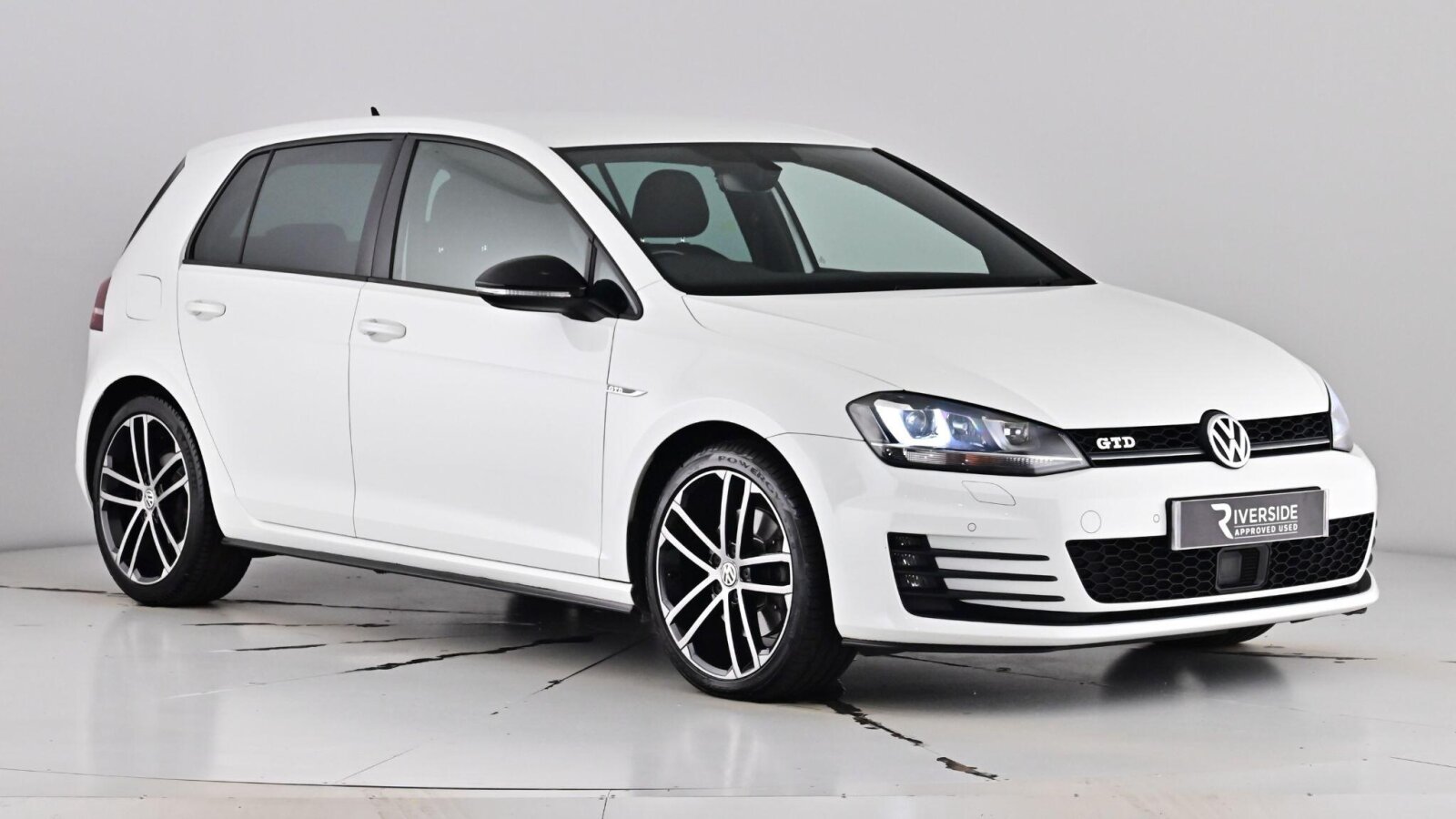 Main listing image - Volkswagen Golf