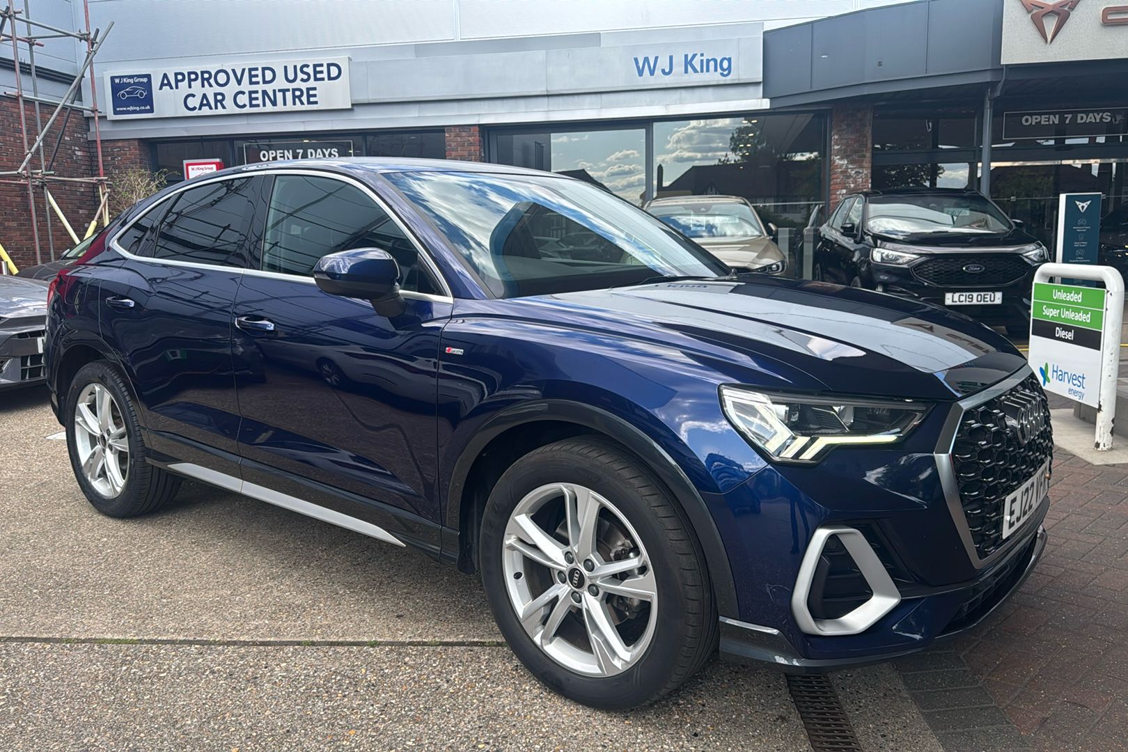 Main listing image - Audi Q3
