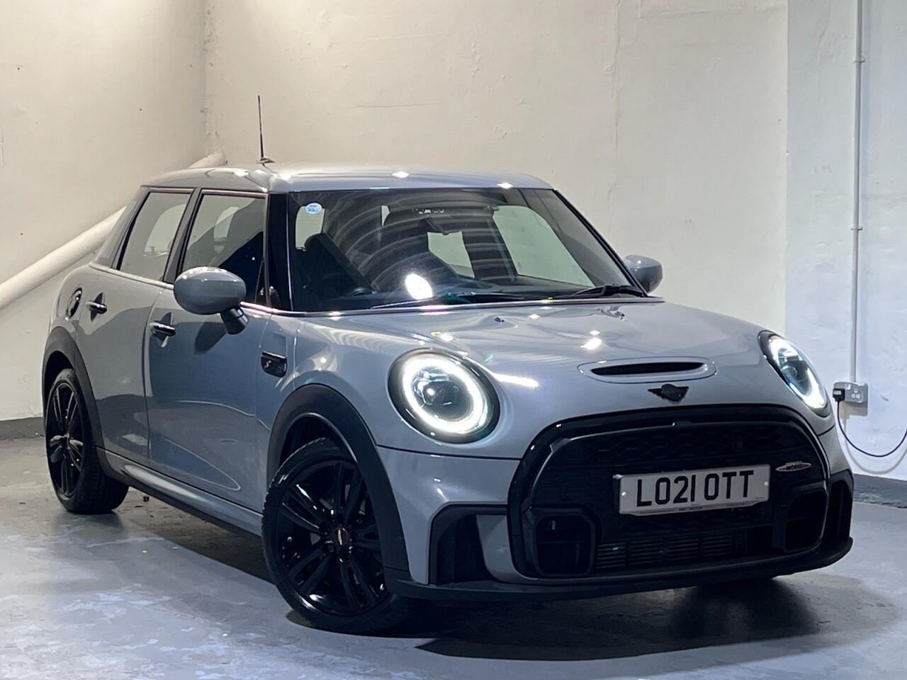 Main listing image - MINI Hatchback 5dr