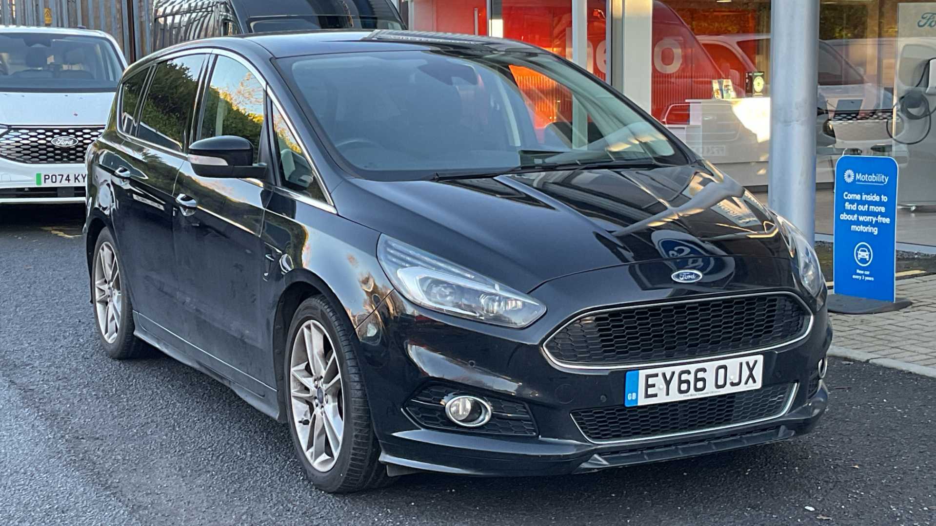 Main listing image - Ford S-MAX