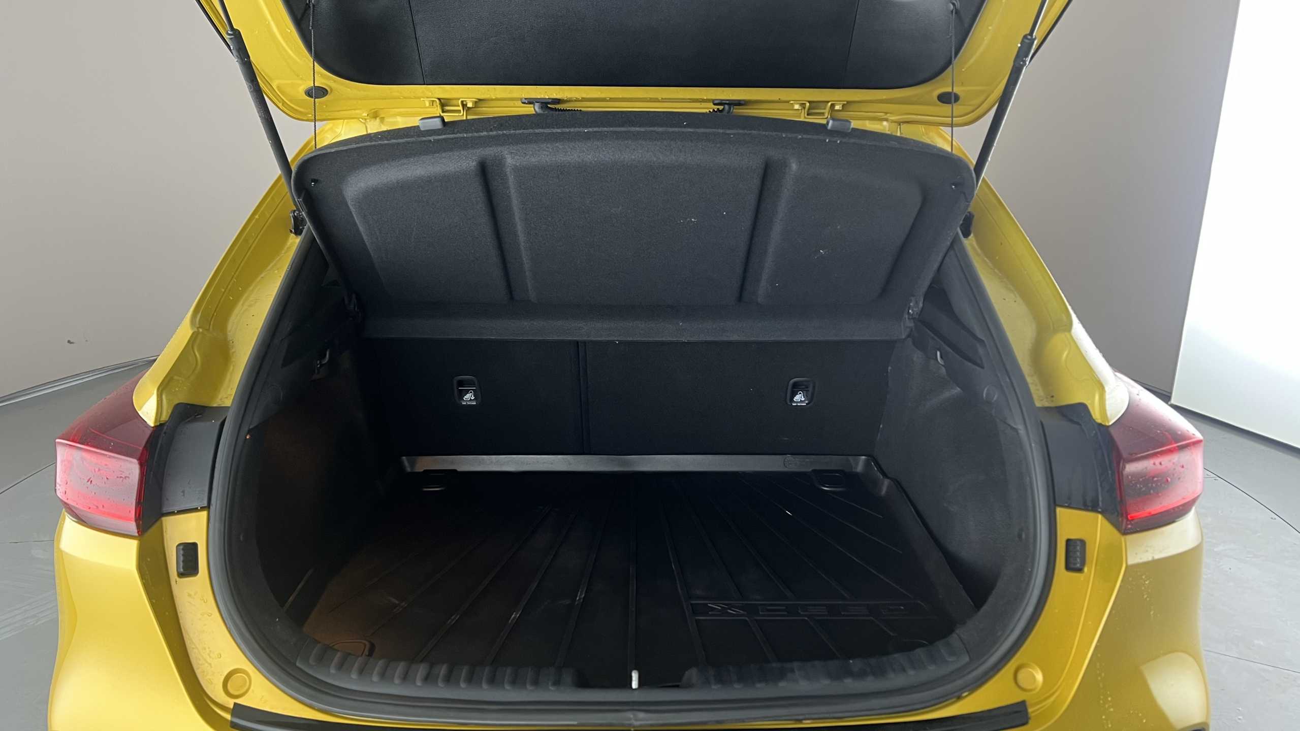 Main listing image - Kia XCeed