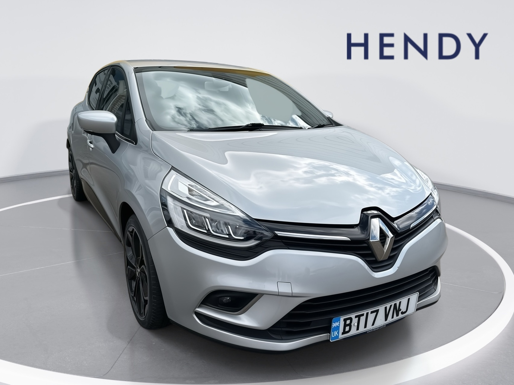 Main listing image - Renault Clio