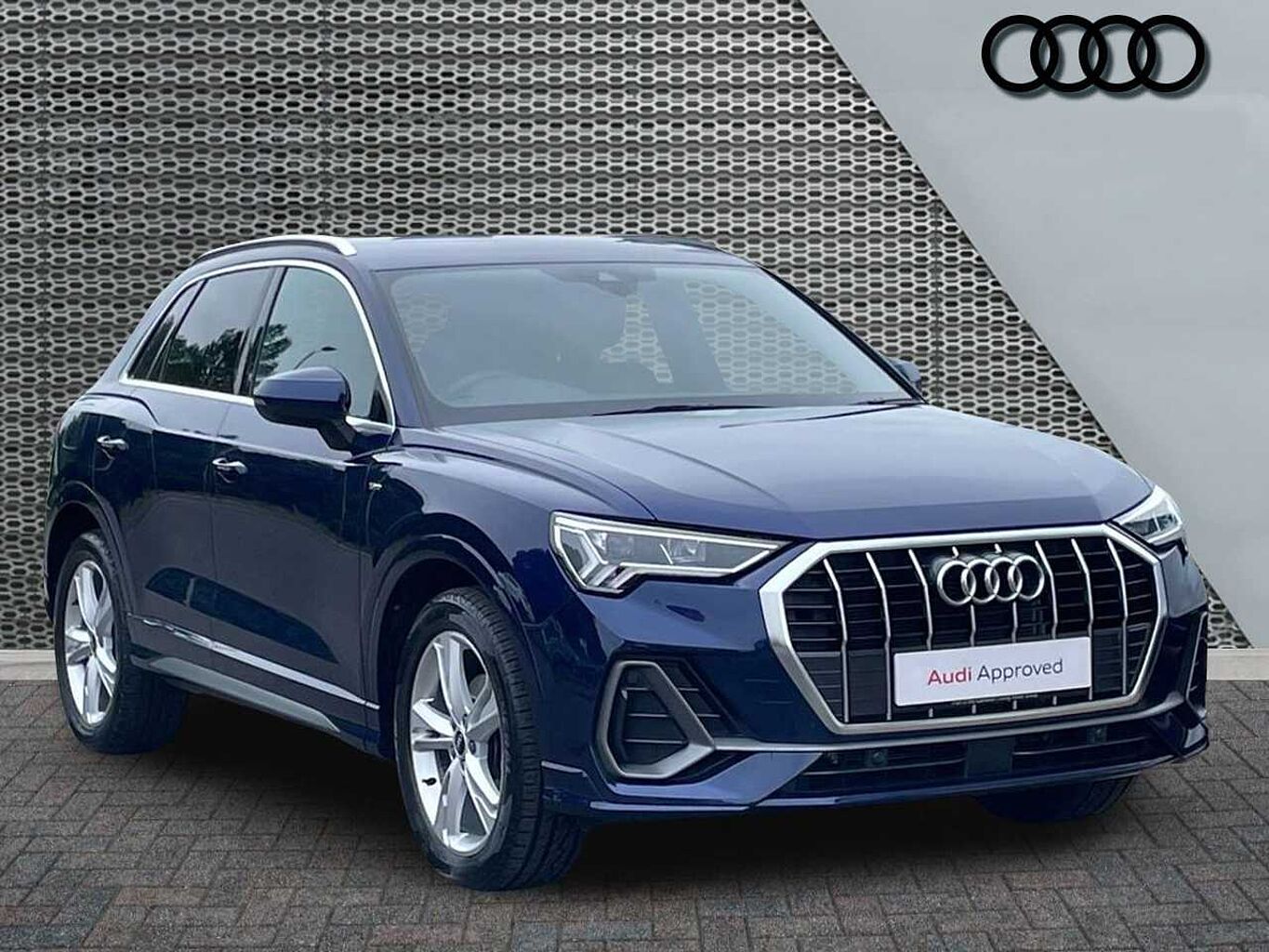 Main listing image - Audi Q3