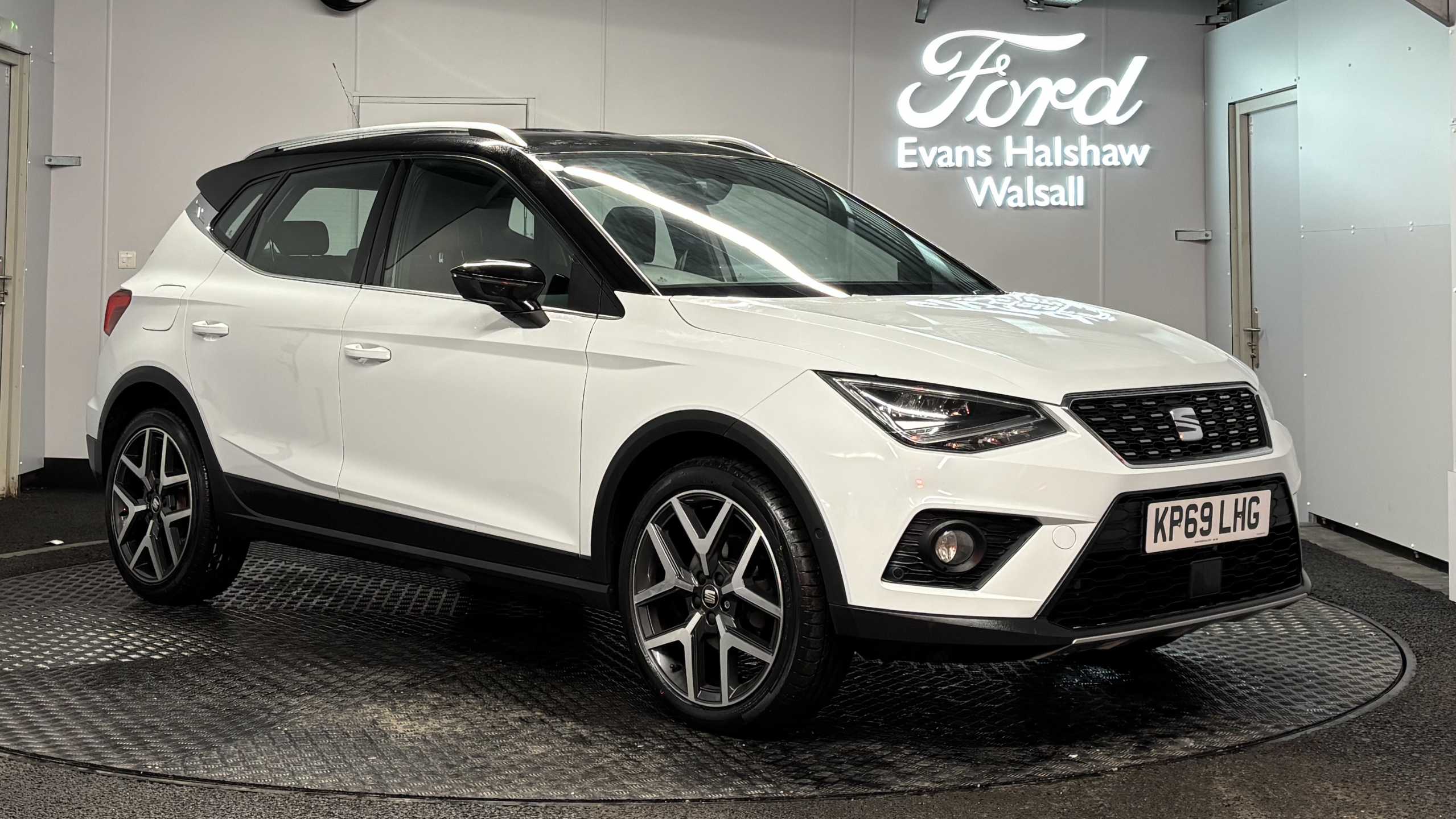 Main listing image - SEAT Arona